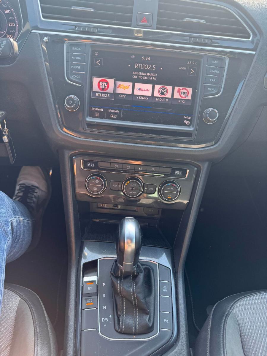 VOLKSWAGEN - Tiguan - 2.0 TDI DSG R-LINE