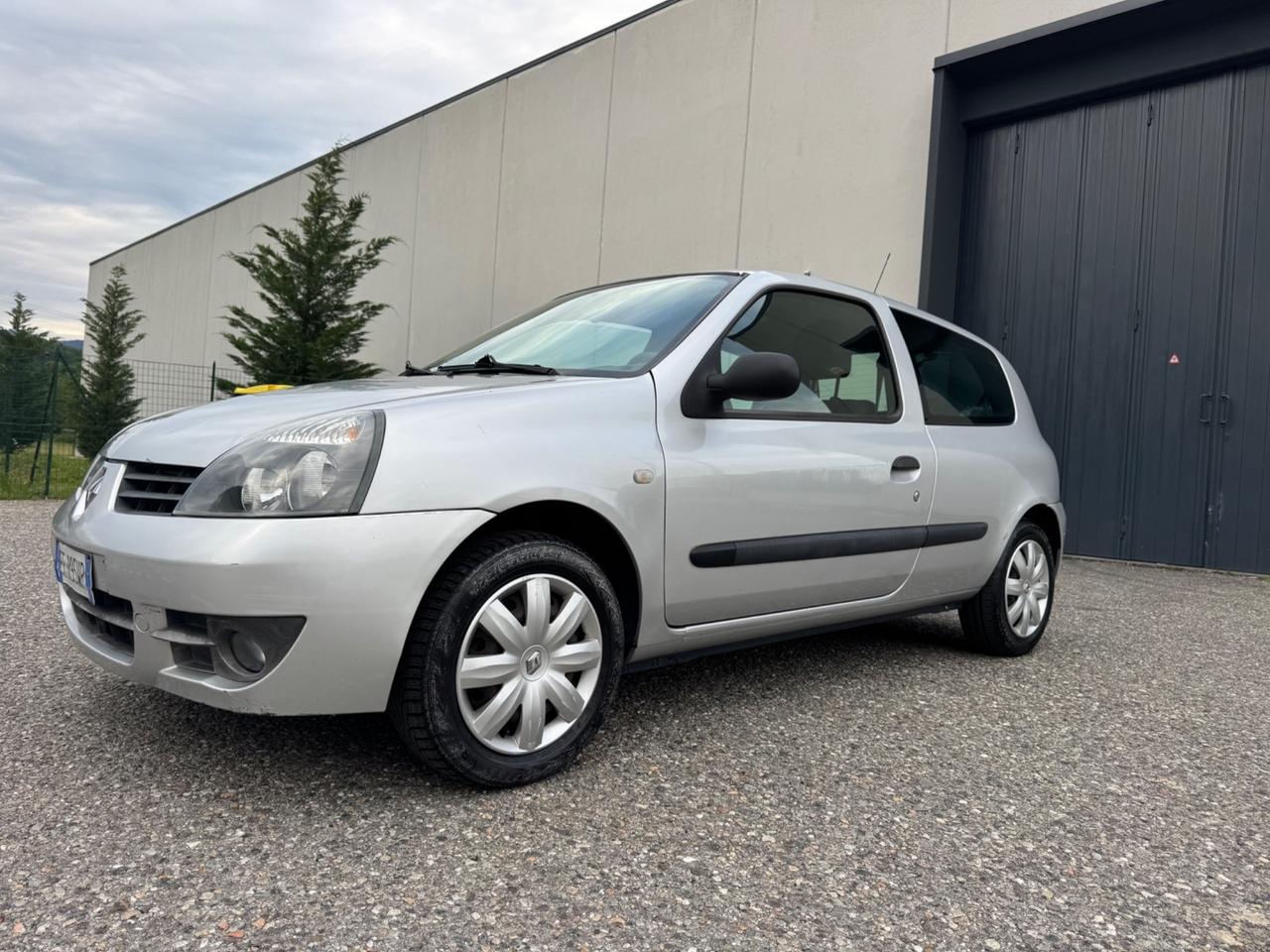 Renault Clio 1.2 16V 3 porte Luxe ideale neopatentati