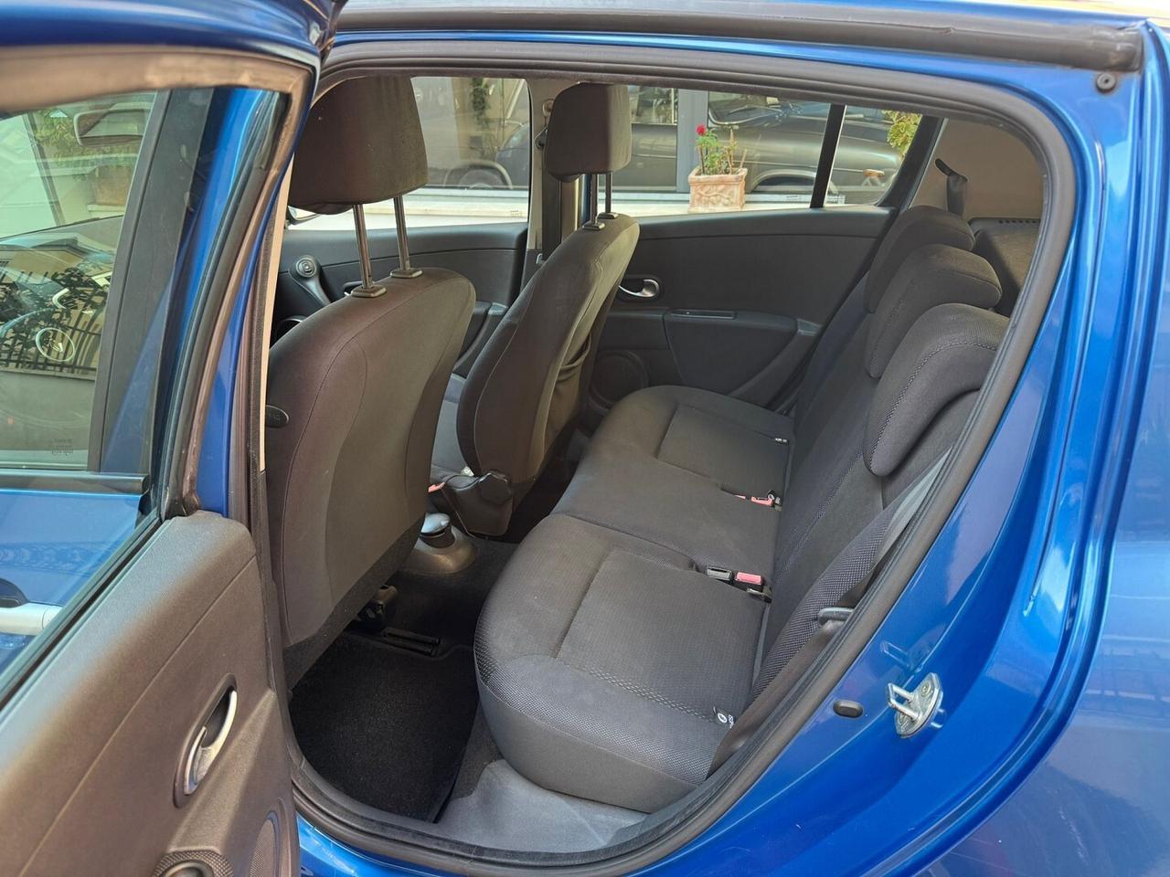RENAULT Clio 1.2 16V 5 porte Luxe