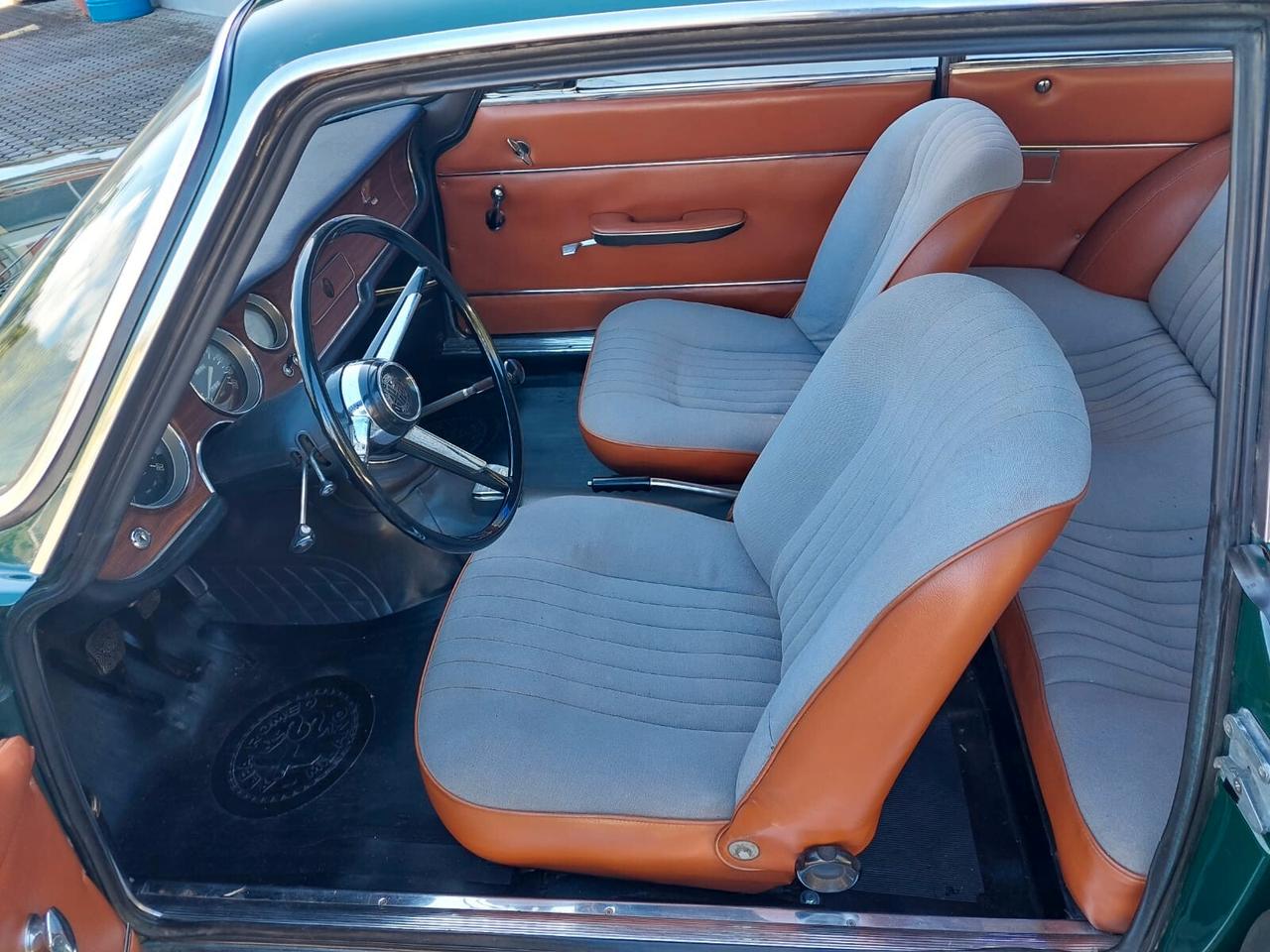 Alfa Romeo GT 1300 Junior scalino