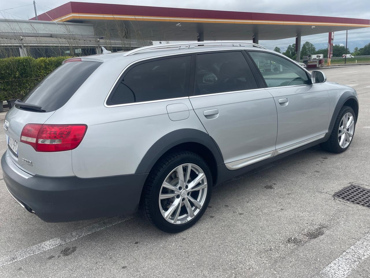 Audi a6 allroad 3.0 TDI 240 cv anno 2011 perfetto dí tutto