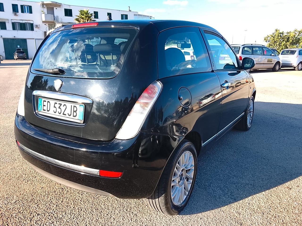 Lancia Ypsilon 1.2 argento