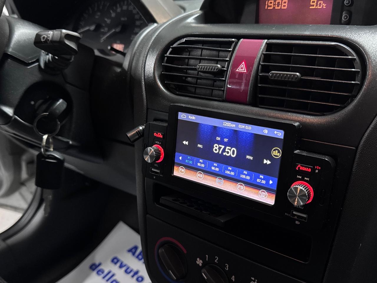 Opel Corsa 1.2i 16V Benzina 75cv 111.000km