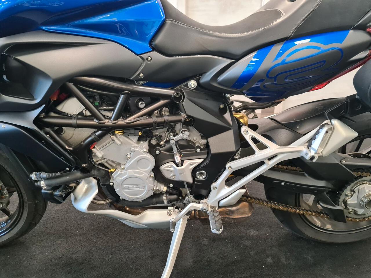 MV AGUSTA STRADALE 800