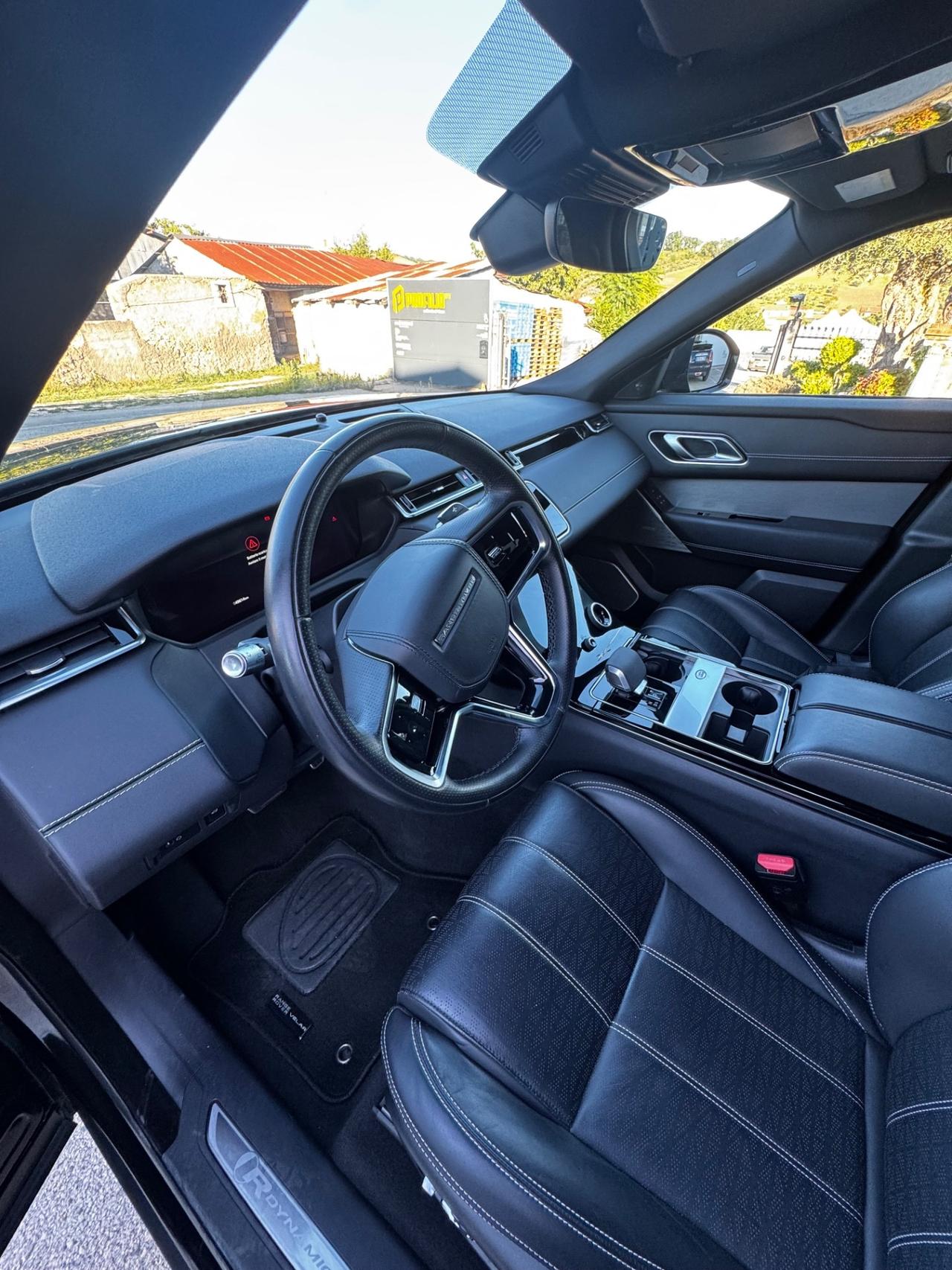 Land Rover Range Velar Total black
