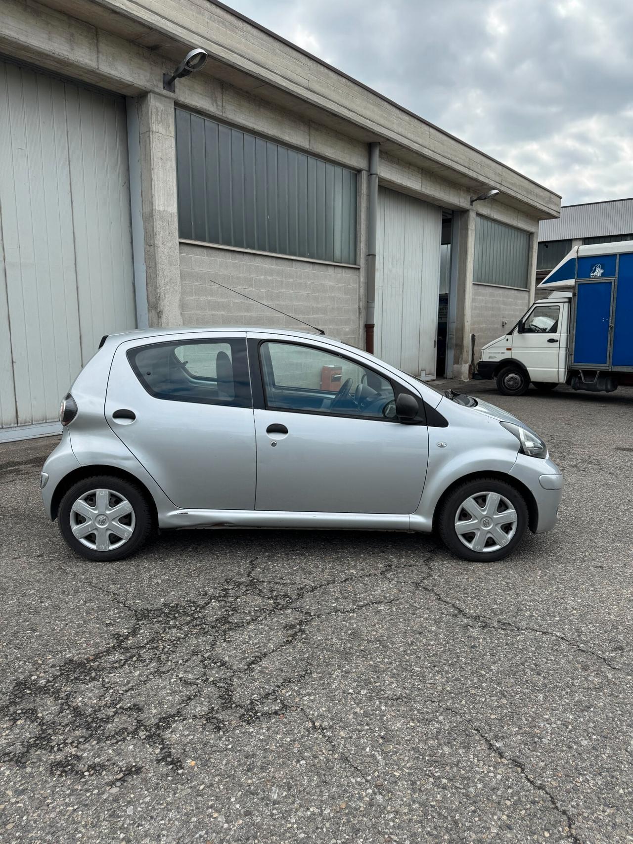 Toyota Aygo 1.0 50kW Benz 5p *SOLO 40.000 km UNICO*