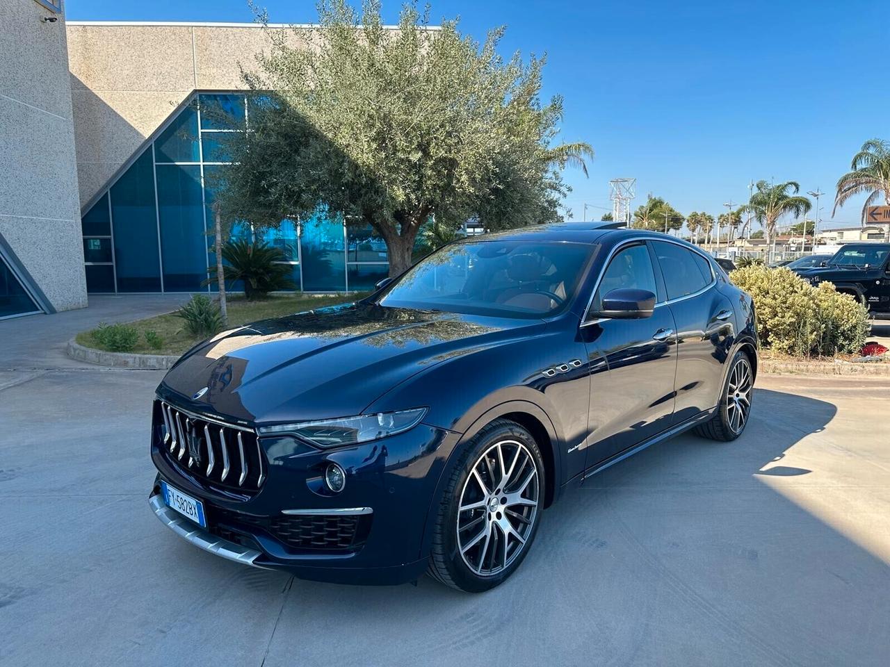 Maserati Levante Granlusso 350cv offerta T-Stock prezzo imperdibile
