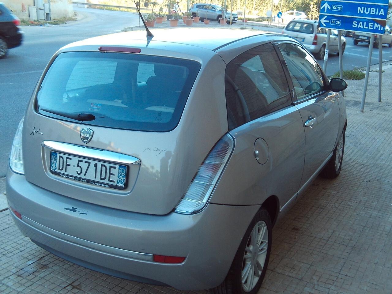 Lancia Ypsilon 1.3 MJT 75 CV Platino