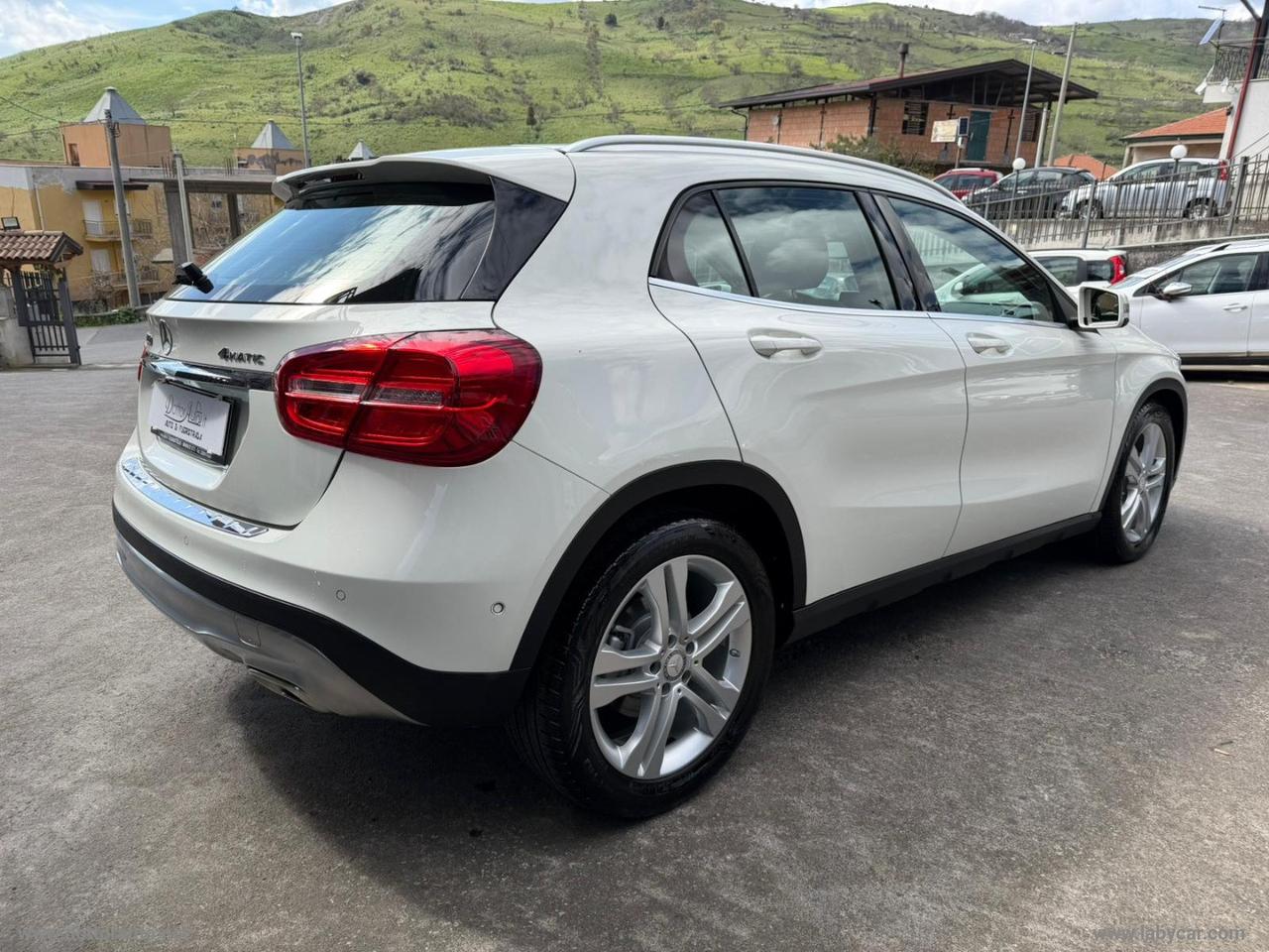 MERCEDES-BENZ GLA 200 d Automatic 4Matic Premium