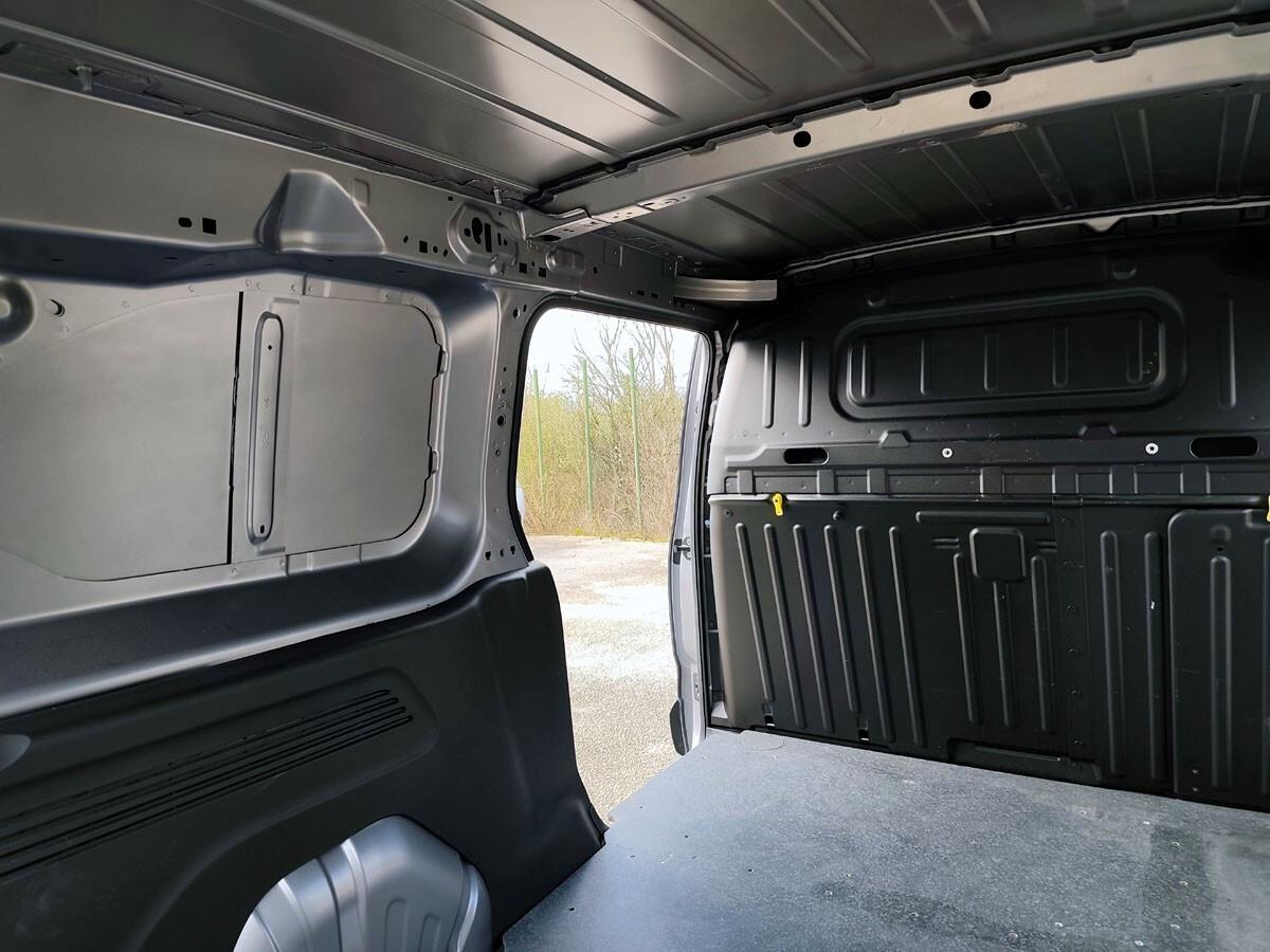 Peugeot Partner BlueHDi 130 L2 Navi, 2 Porte Laterali, Telecamera, FULL OPTIONAL!