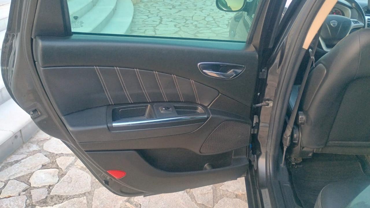 Lancia Delta 1.4 T-Jet 120 CV Platino Ecochic GPL