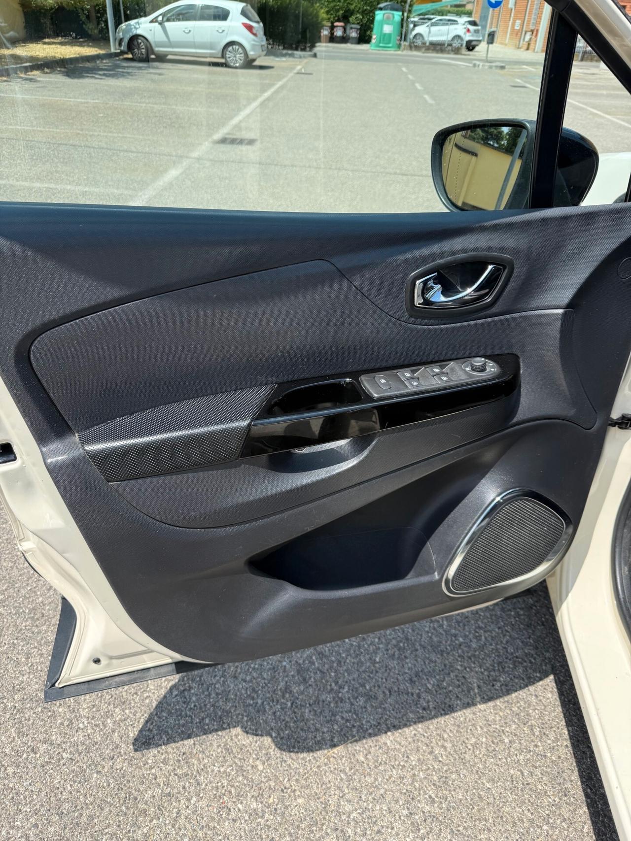 Renault Captur 1.5 dci - NEOPATENTATI - NAV. - 12 MESI DI GAR. -