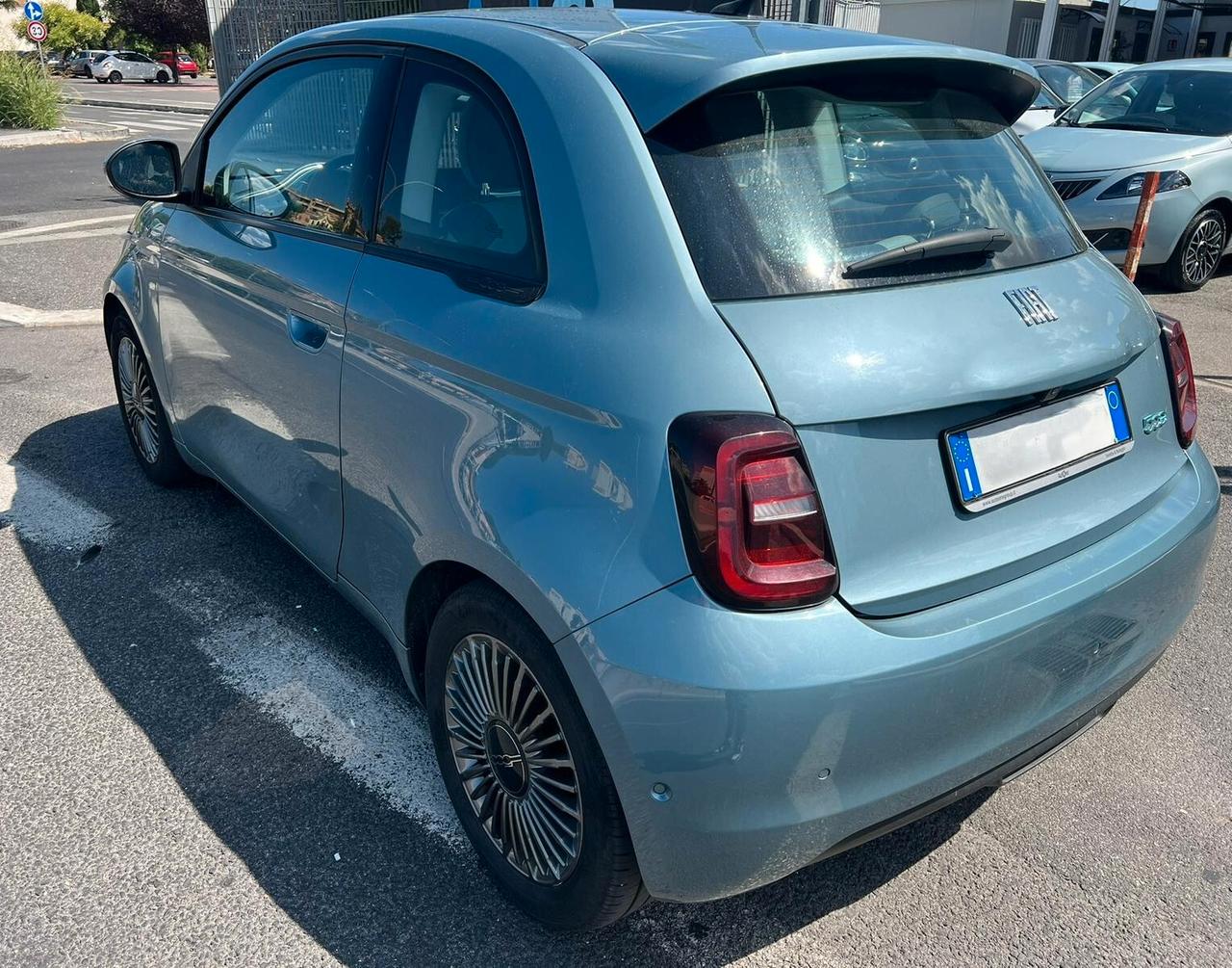 Fiat 500 500e Berlina 42 kWh La Prima
