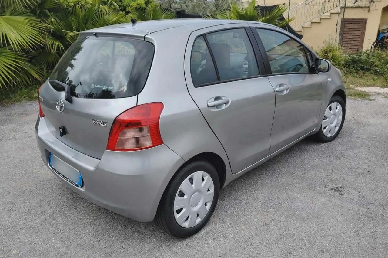 Toyota Yaris 1.0 Benzina 5 porte Full Optional NUOVA