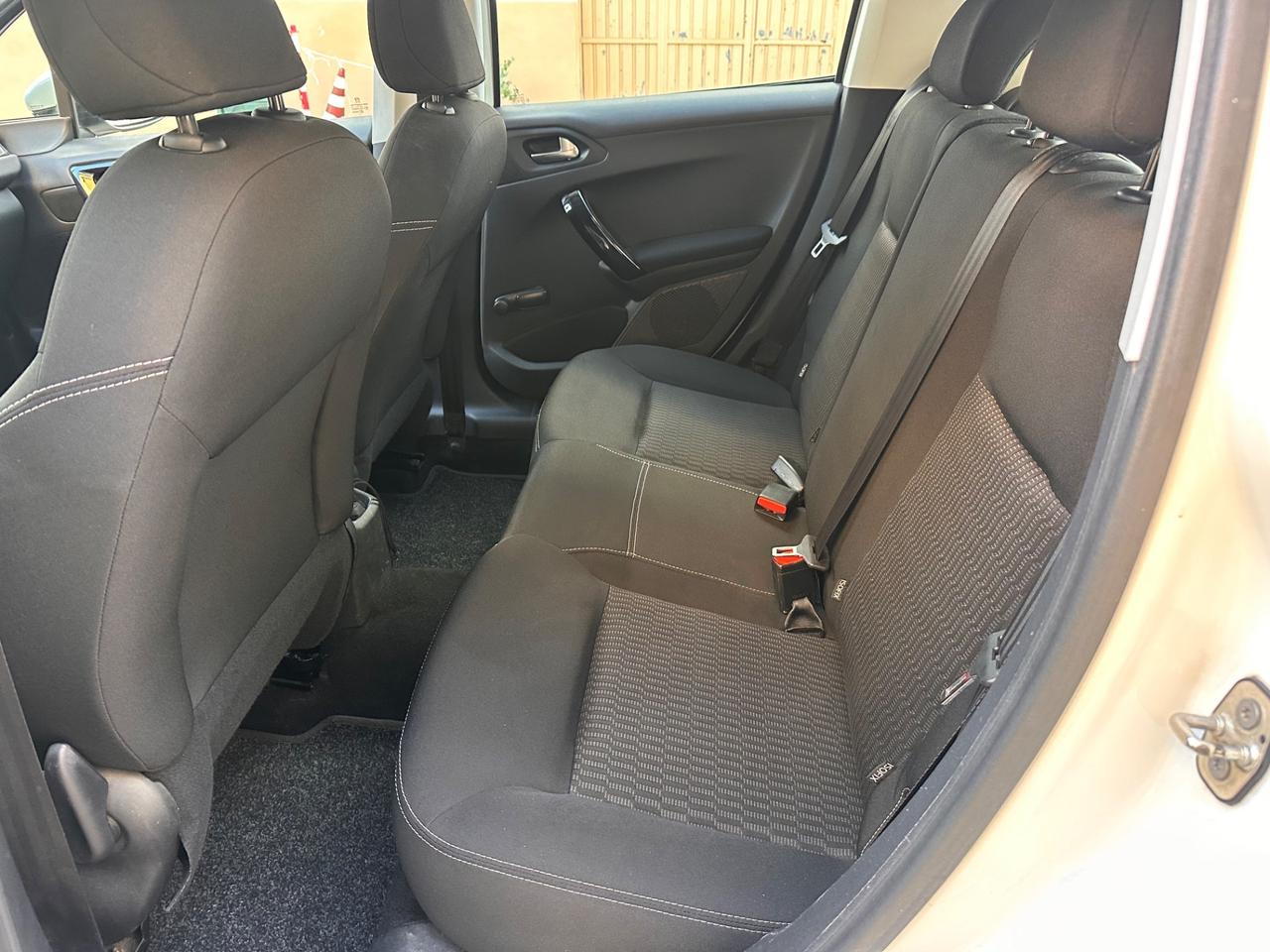 Peugeot 208 PureTech 82 5p. GPL Active