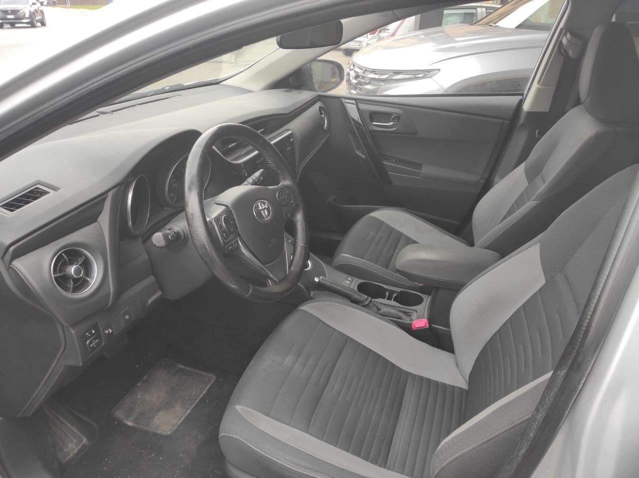 Toyota Auris Touring Sports 1.8 Hybrid Lounge