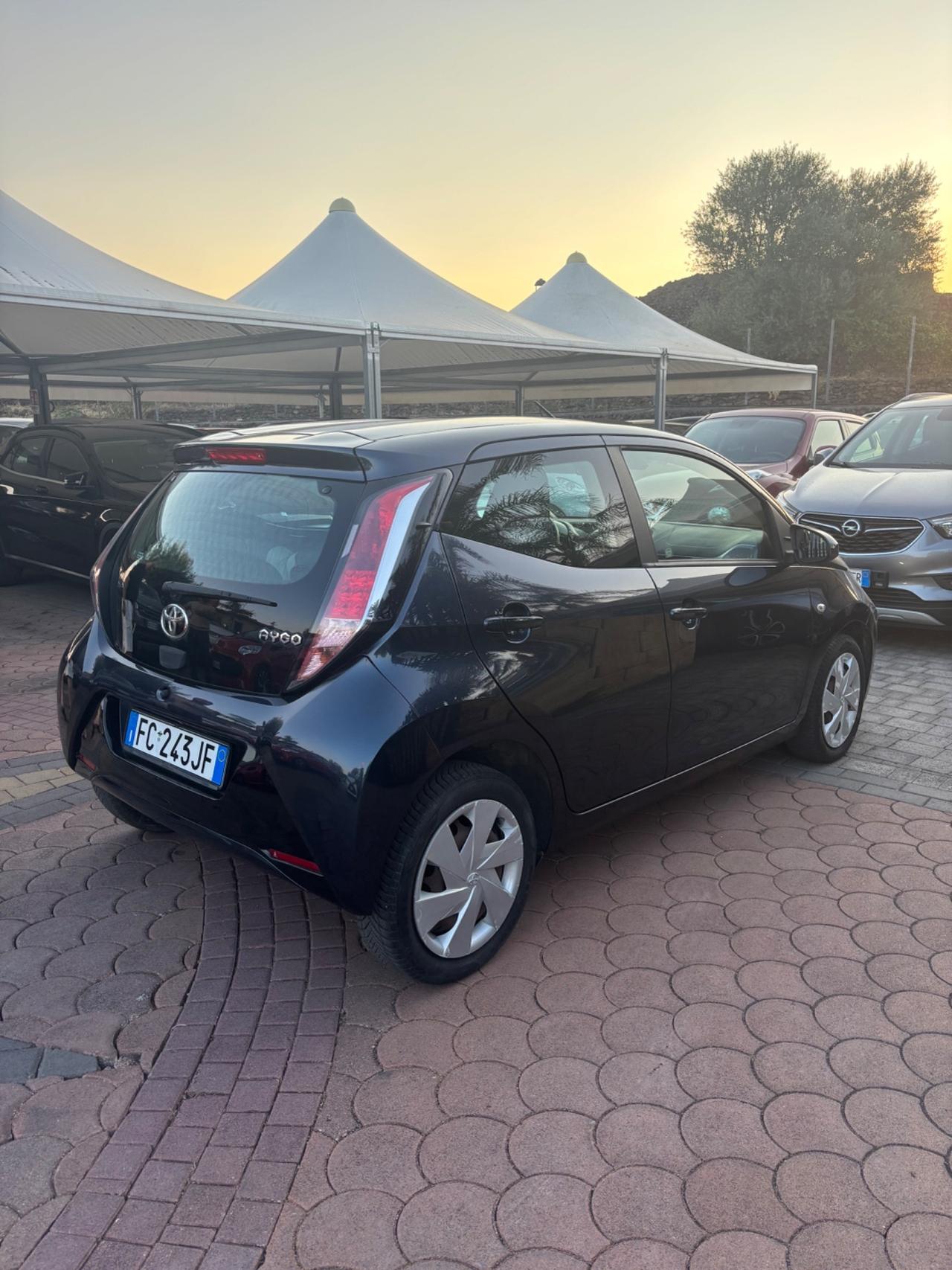 Toyota Aygo 1.0 VVT-i 69 CV 5 porte x-play automatica