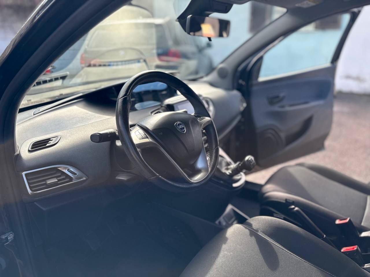 Lancia Ypsilon 1.0 FireFly 5 porte S&S Hybrid Gold