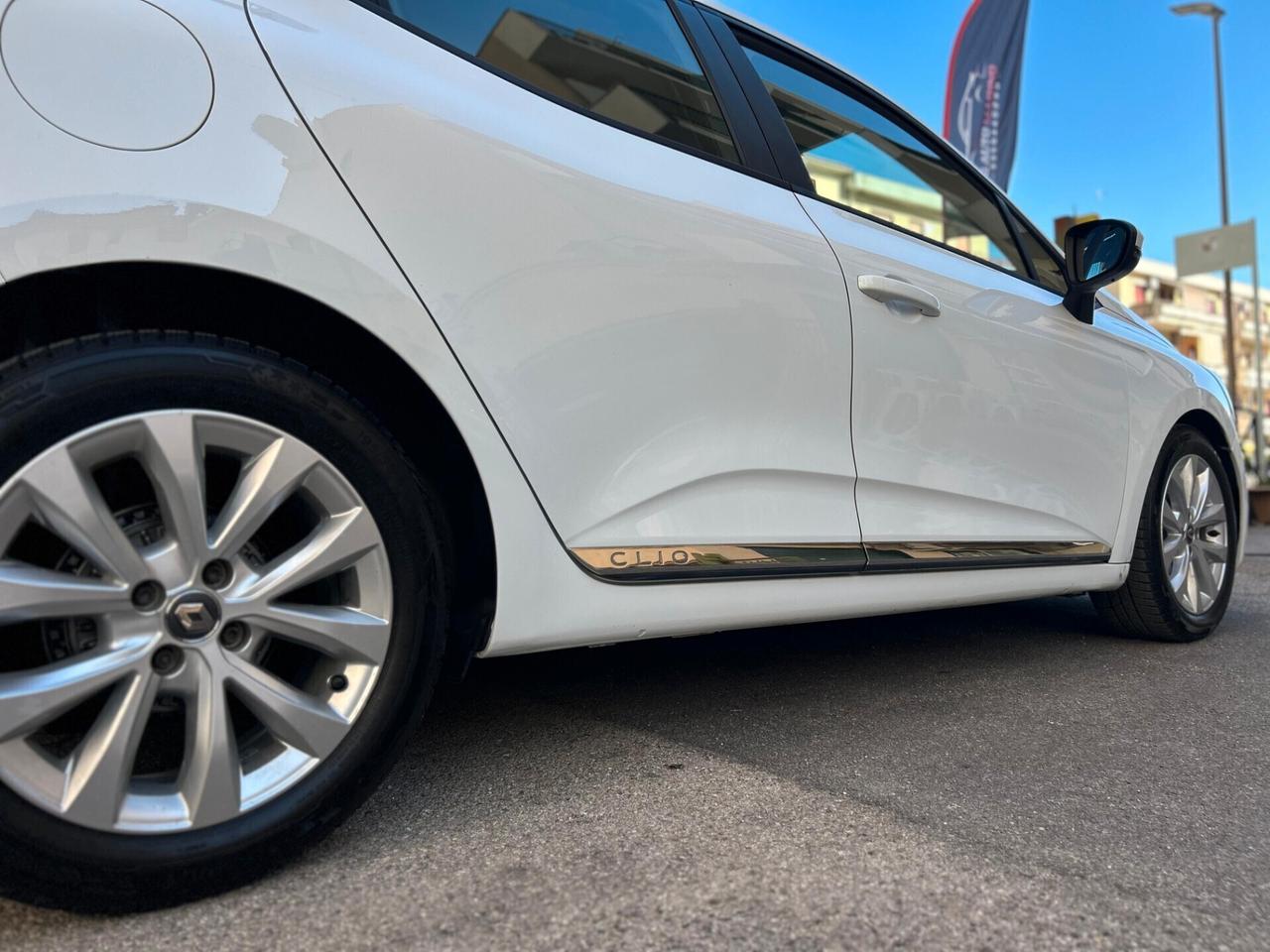 RENAULT CLIO ADATTA PER NEOPATENTATI - ANNO 2020 - Cc 1.0 - Cv 100