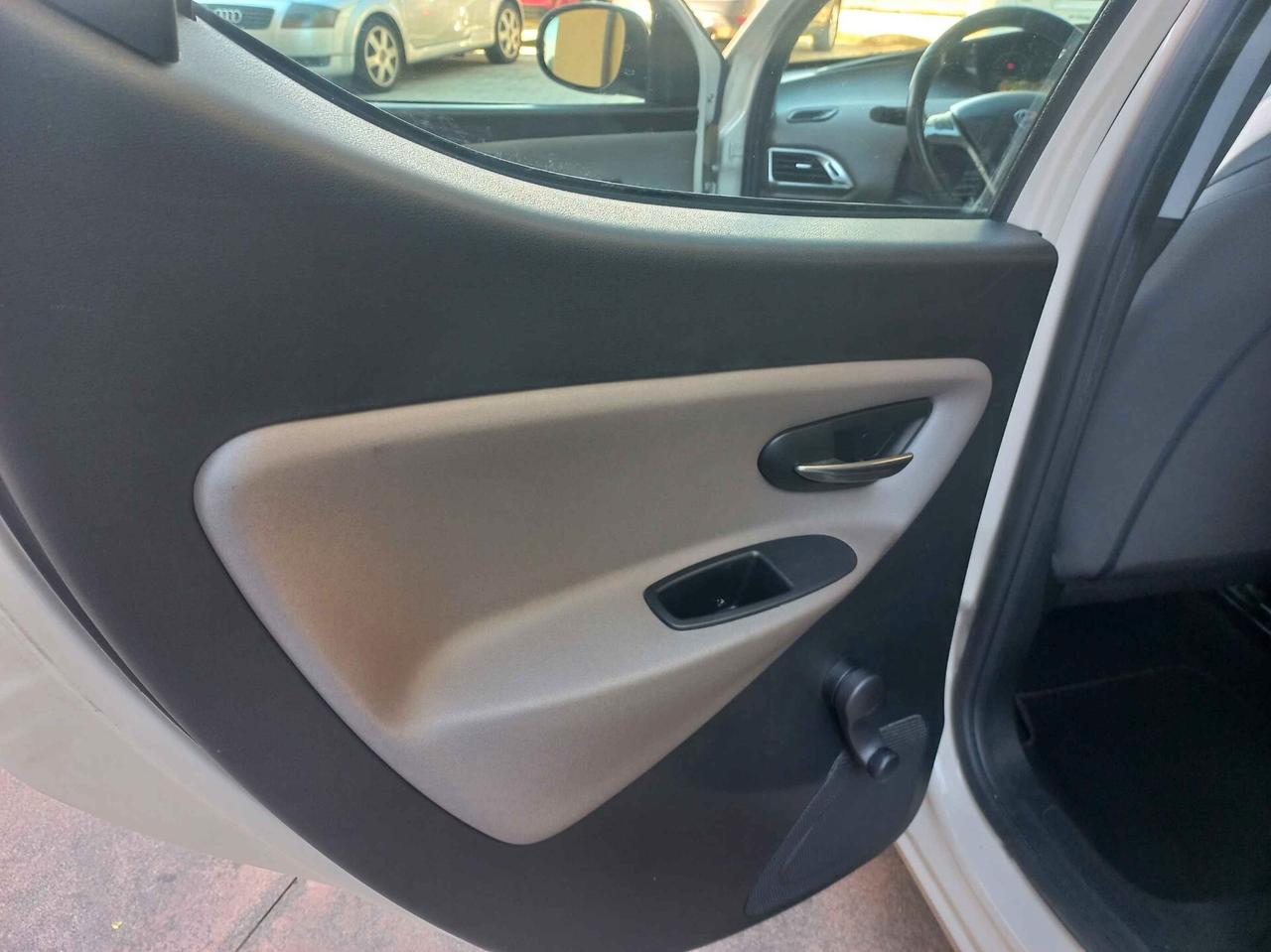 Lancia Ypsilon 1.2 69 CV 5 porte Opening Edition