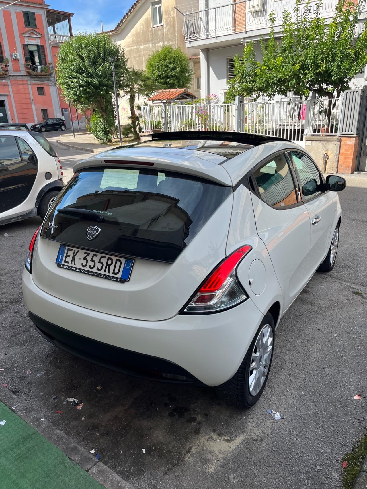 LANCIA YPSILON 5P CON TETTO PANORAMICO APRIBILE