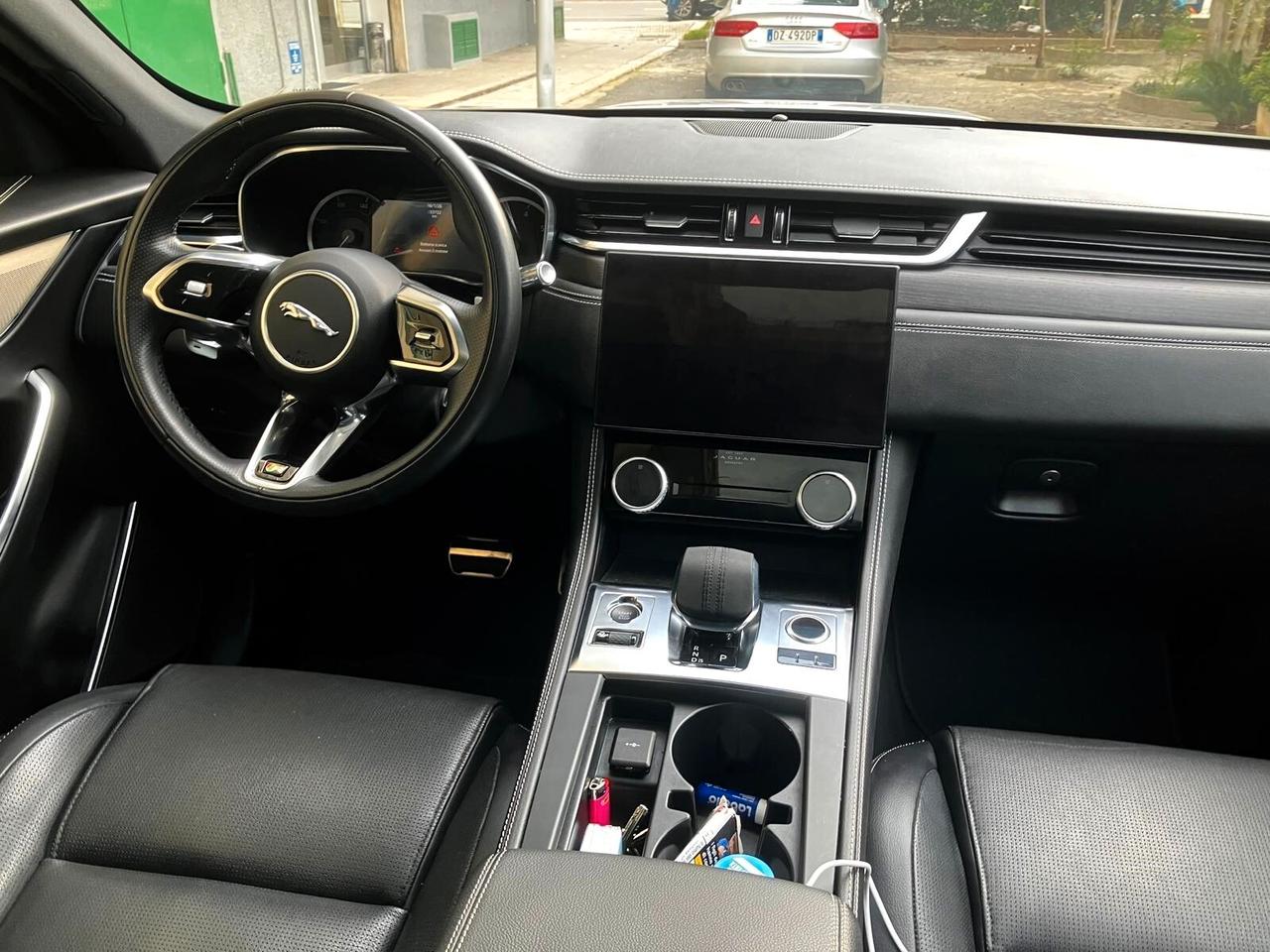 Jaguar F-Pace 2.0 250 CV AWD aut. R-Dynamic Black