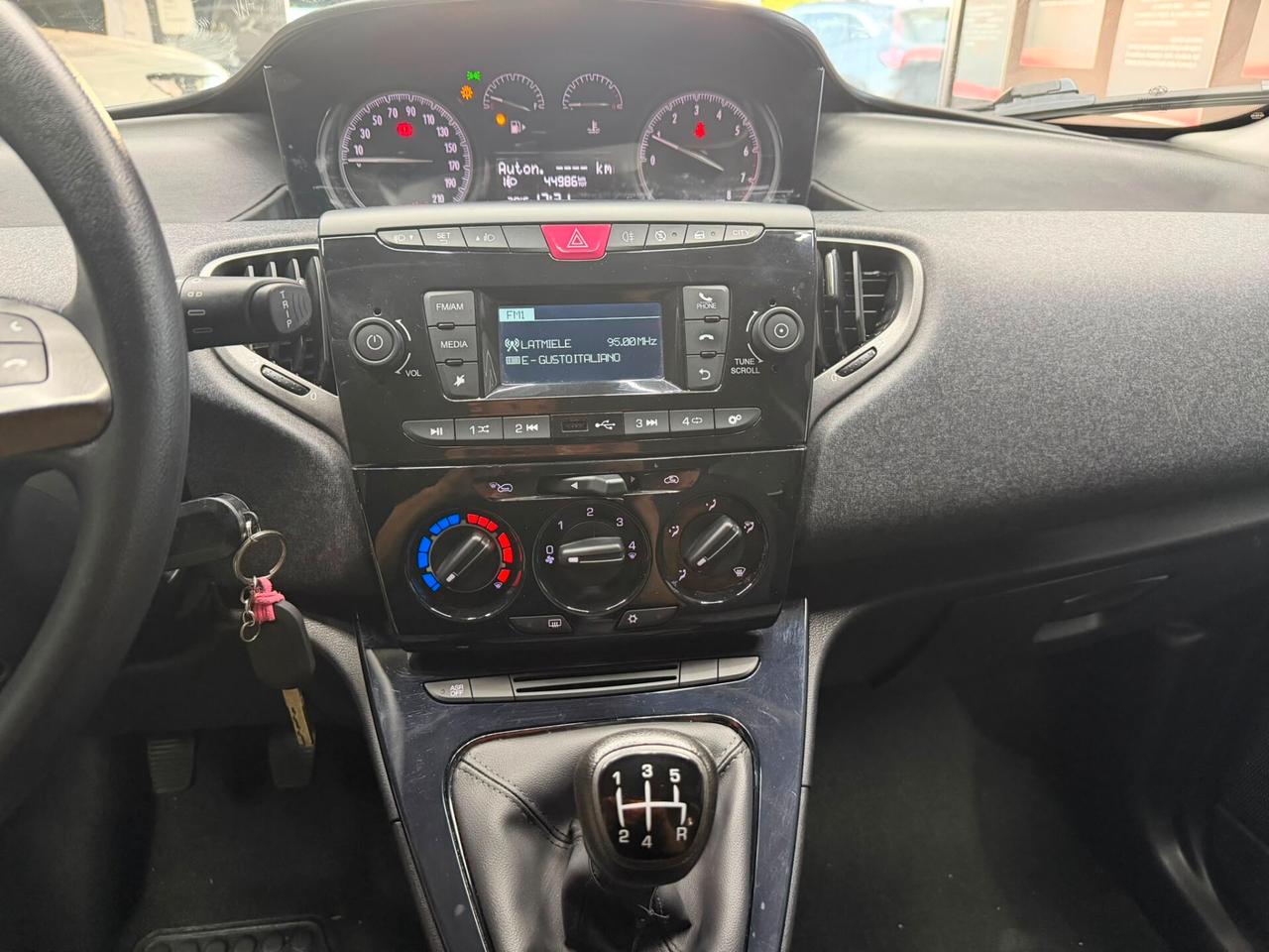 Lancia Ypsilon 1.2 69 CV 5 porte GPL Ecochic Black and Noir