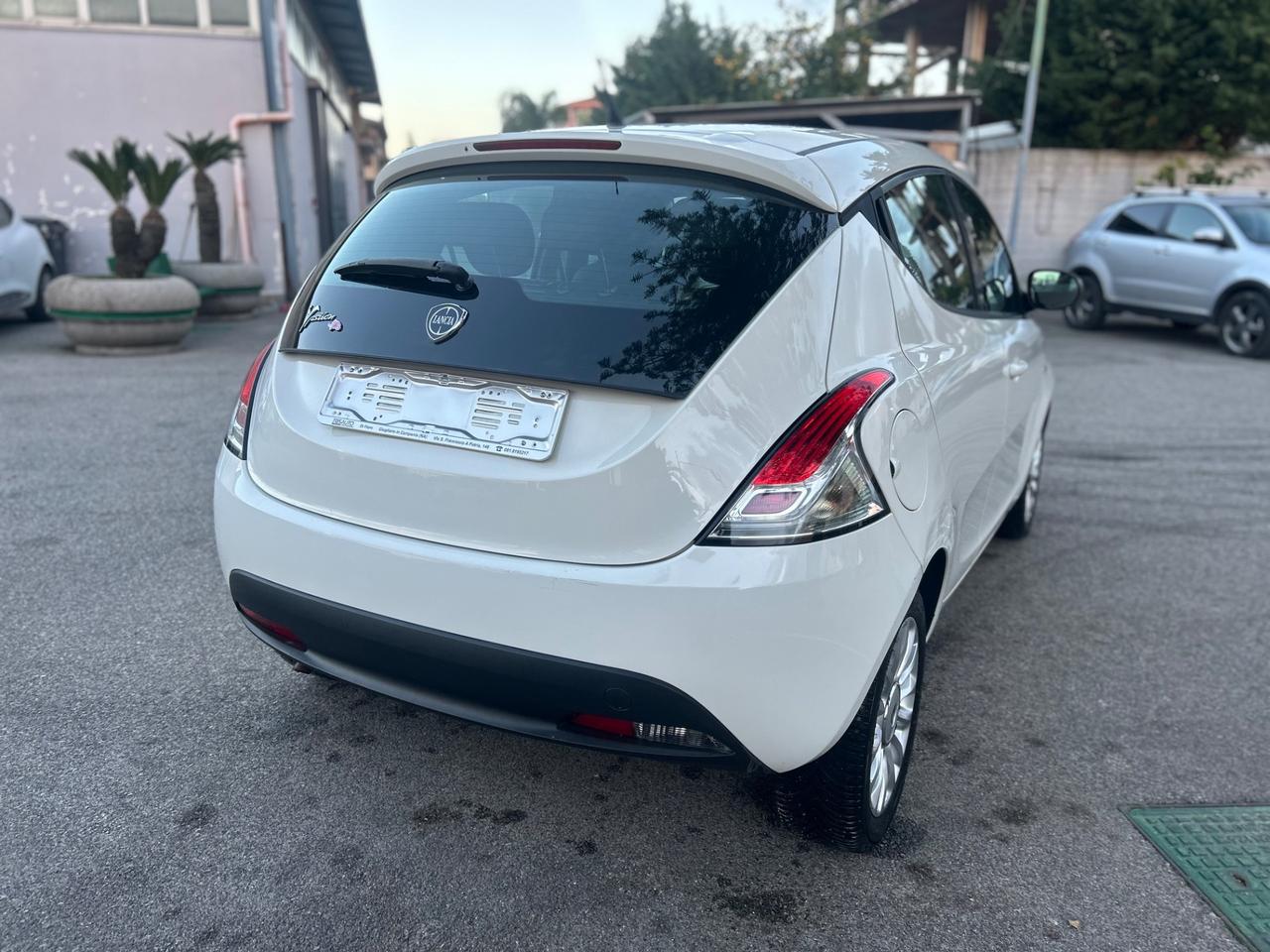 Lancia Ypsilon 1.2 69 CV 5 porte S&S Platinum