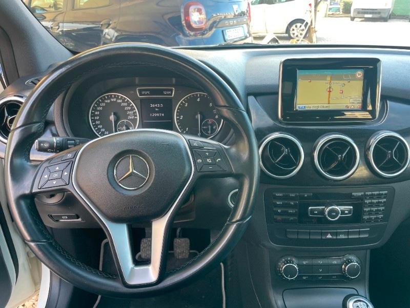 MERCEDES-BENZ B 180 d Premium