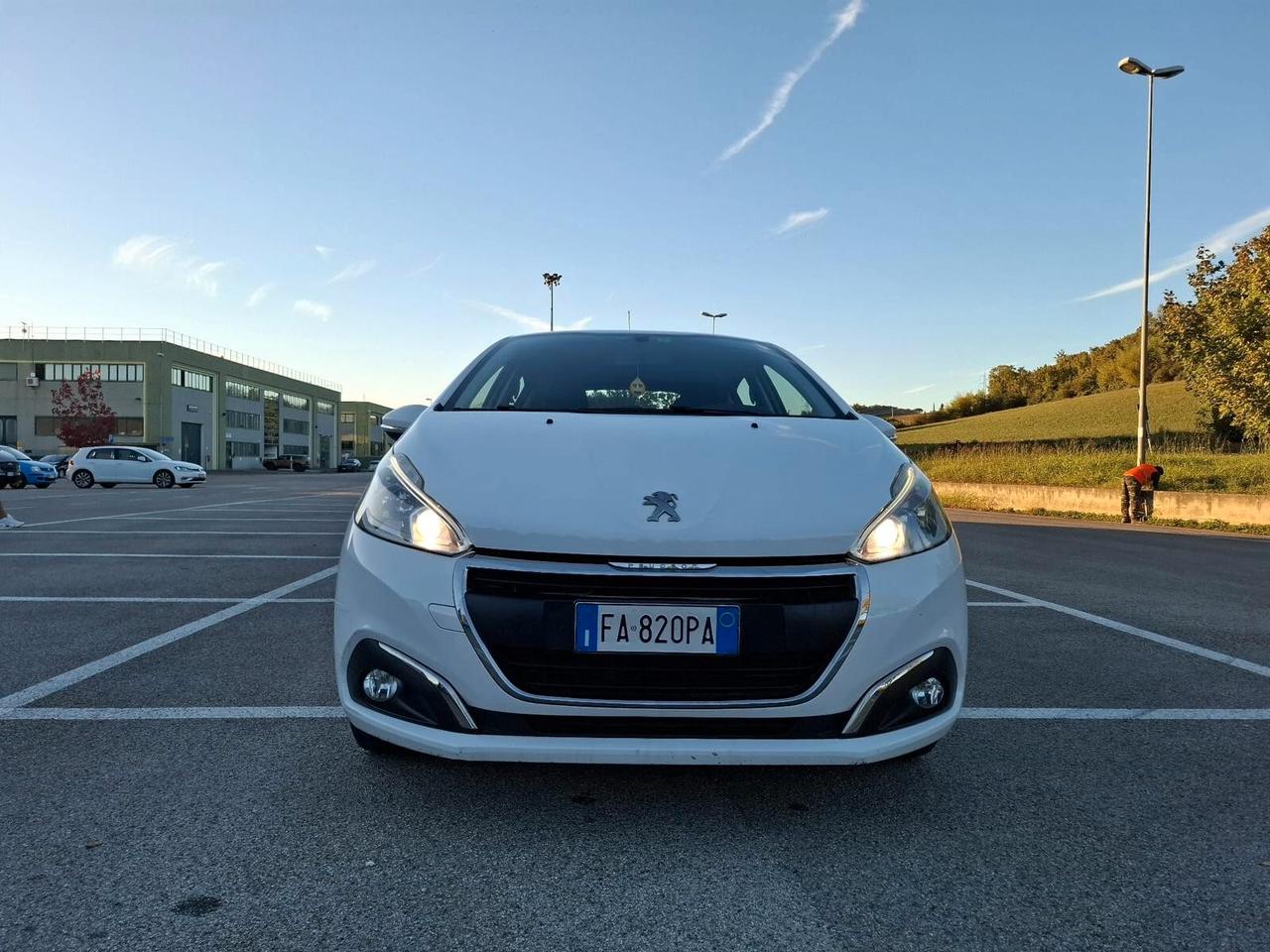 Peugeot 208 PureTech 82 5 porte Allure