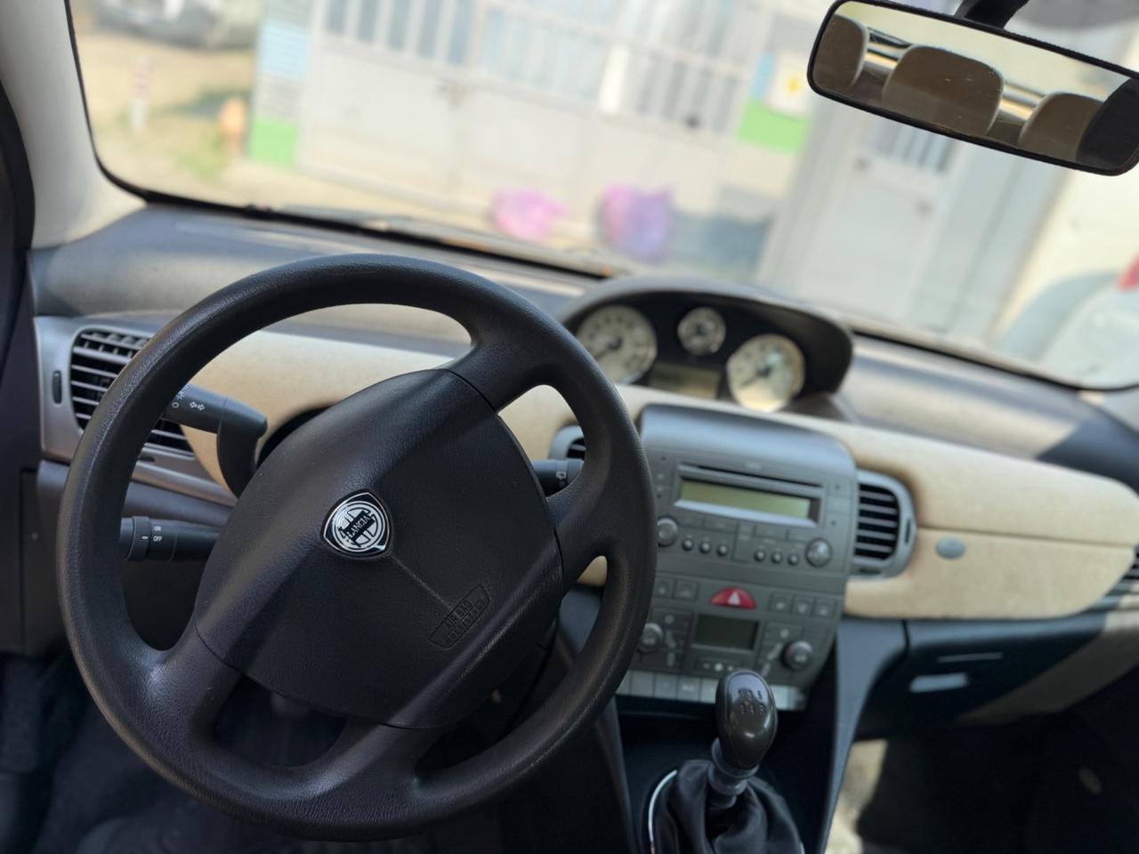 Lancia Ypsilon 1.4 16V Platino