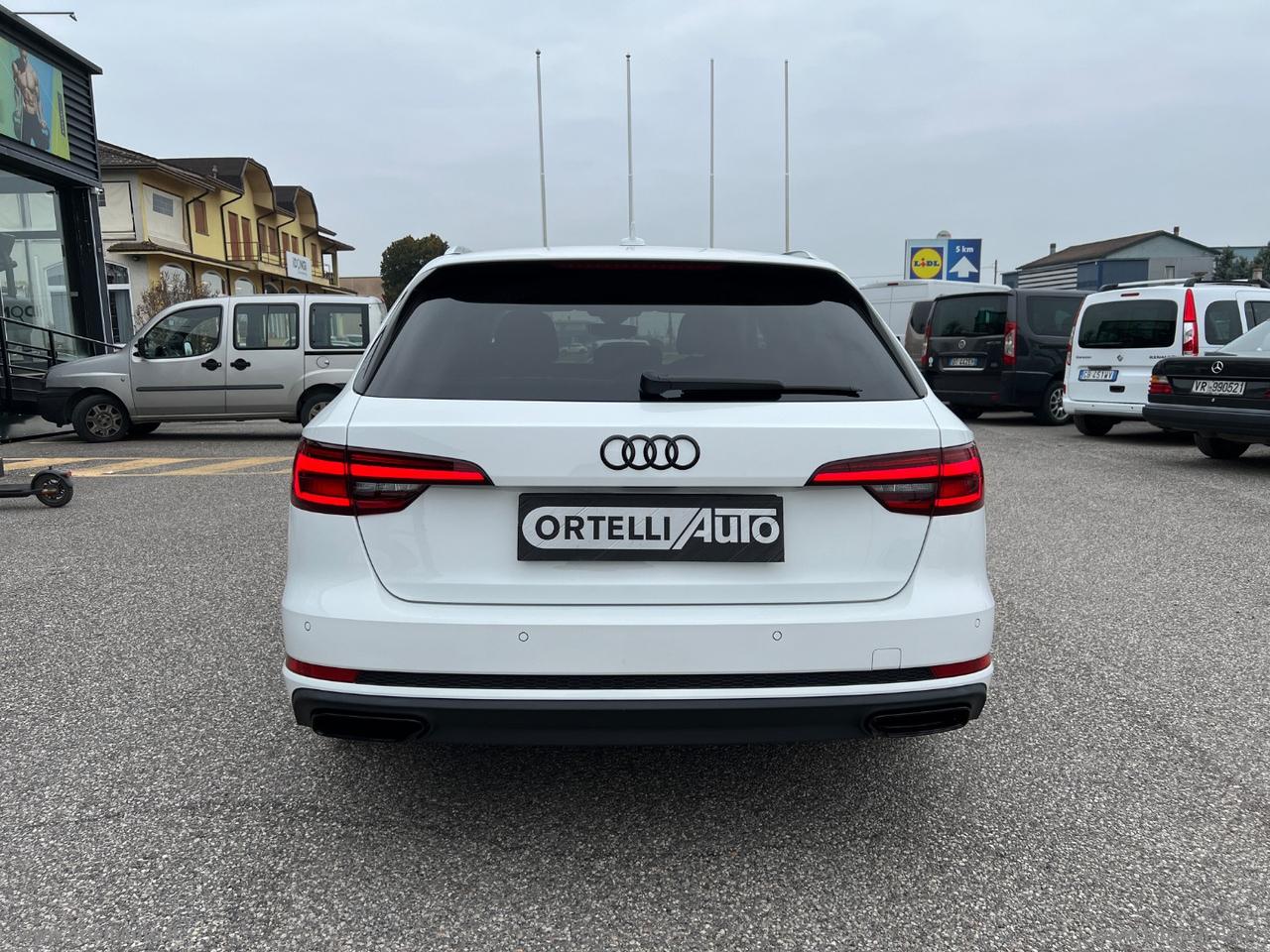 AUDI A4 Avant 30 TDI S tronic Business