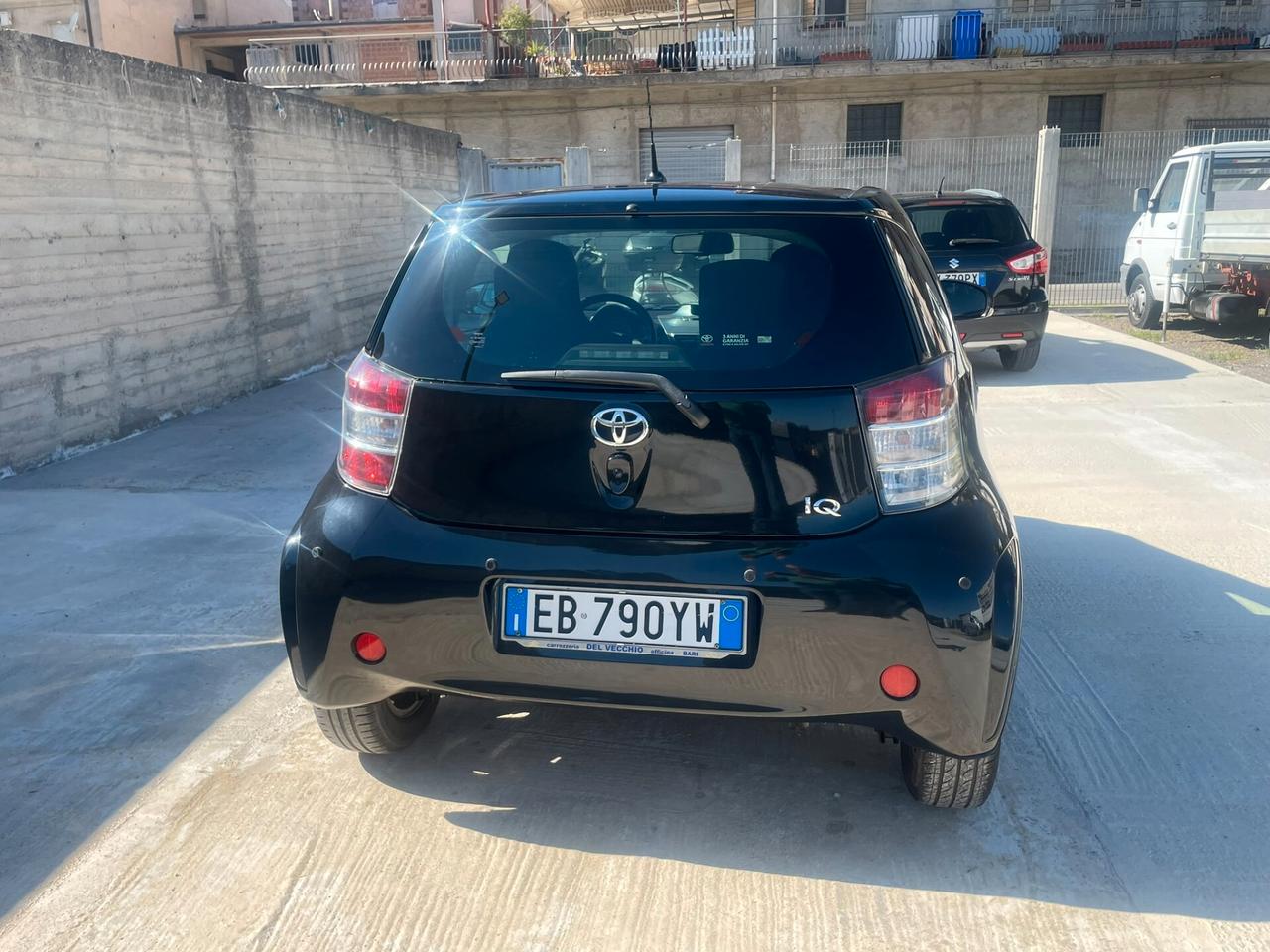 Toyota IQ benzina 1.0 cambio automatico guida neopatentati Gioia Tauro