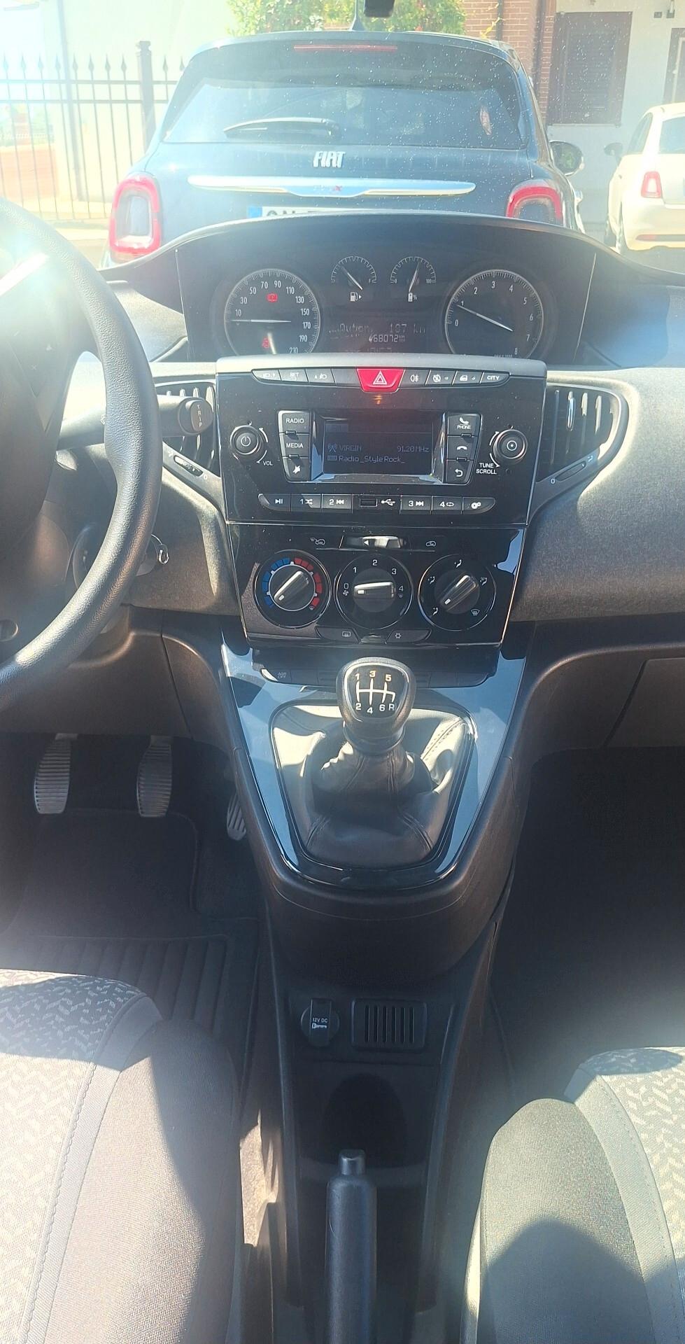 Lancia Ypsilon 1.0 FireFly 5 porte S&S Hybrid Silver Plus