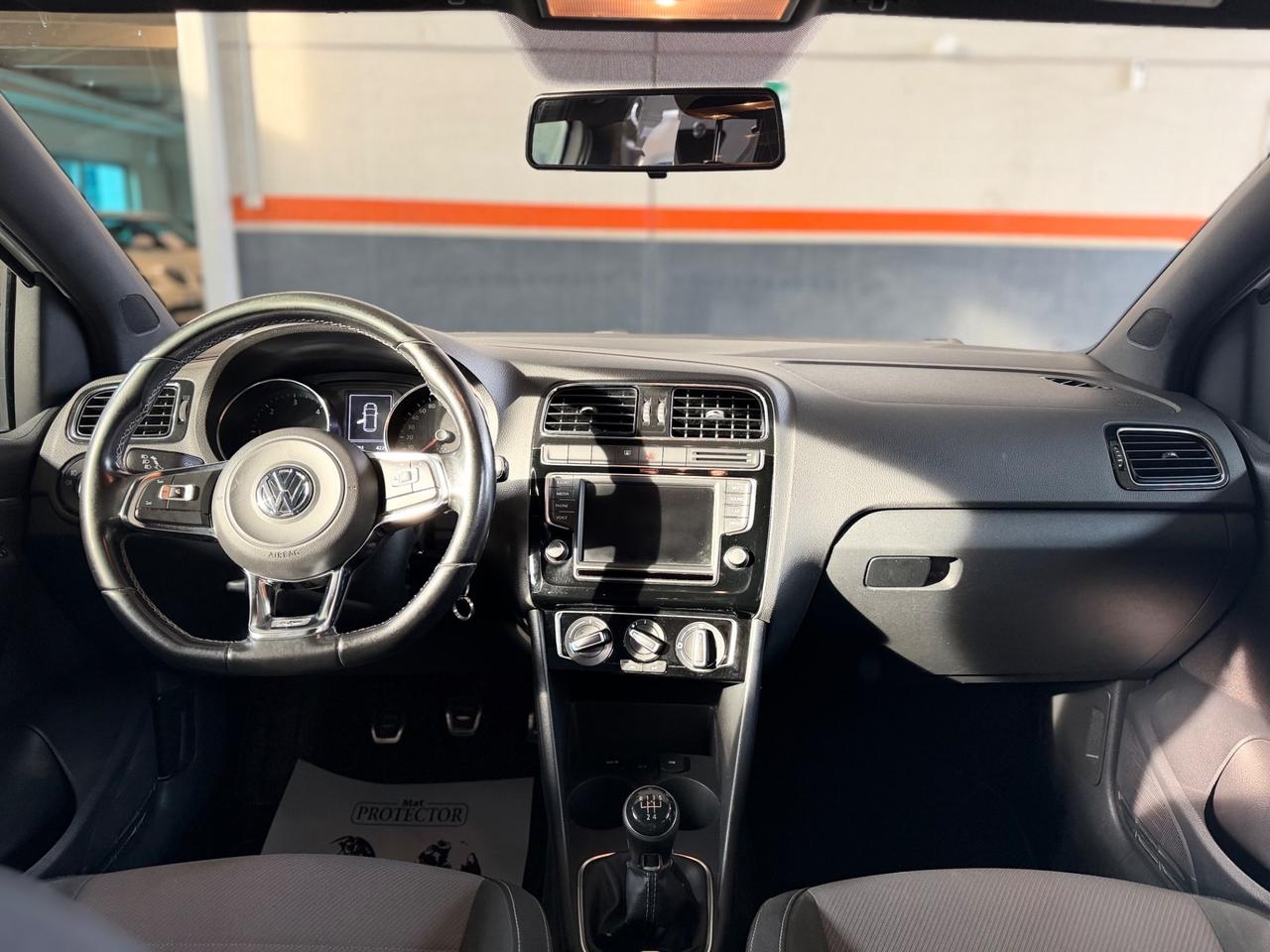 Volkswagen Polo 1.4 TDI 5p. R-LINE NEOPATENTATI