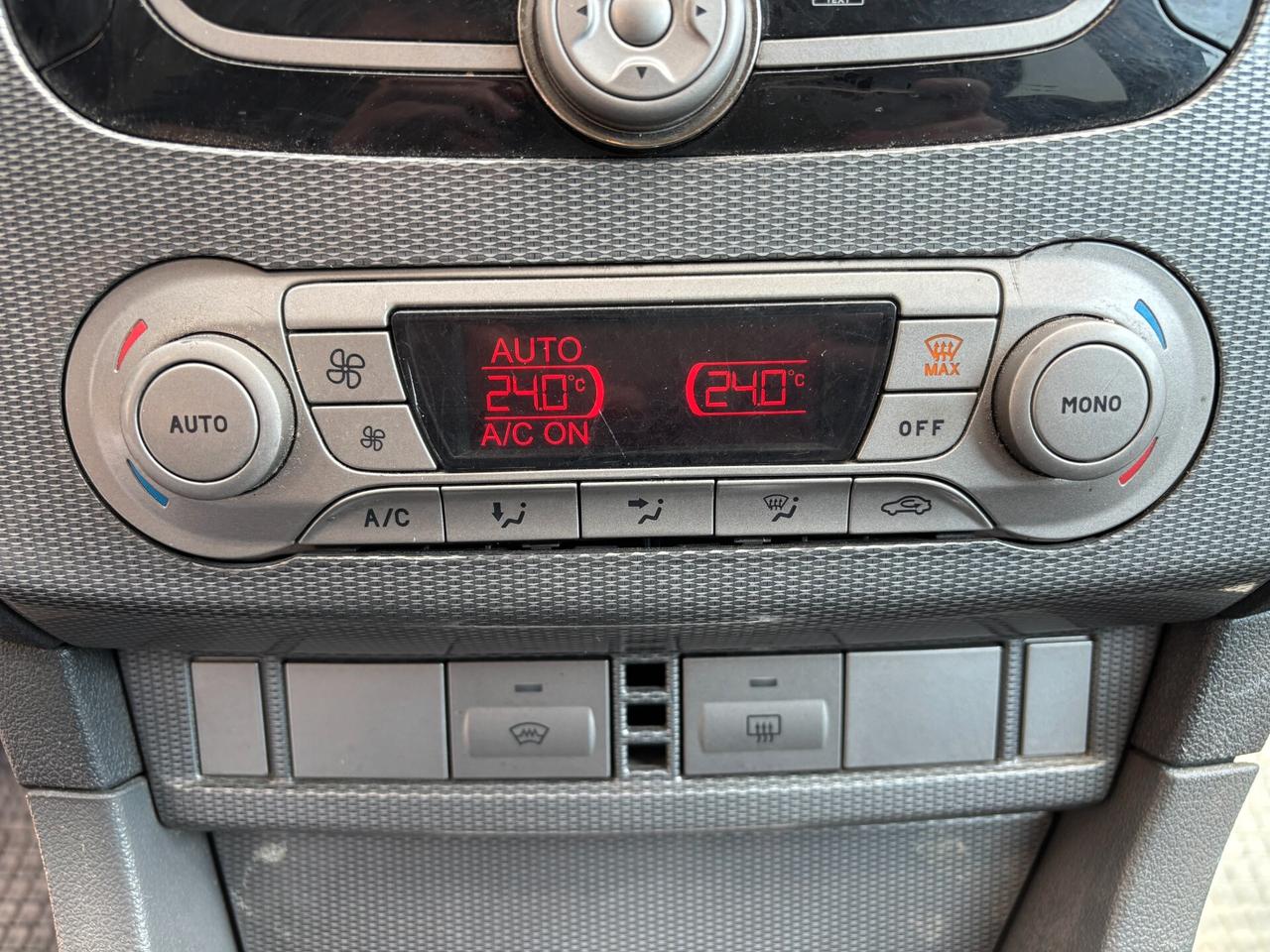 FORD FOCUS 1.6 TITANIUM 2010