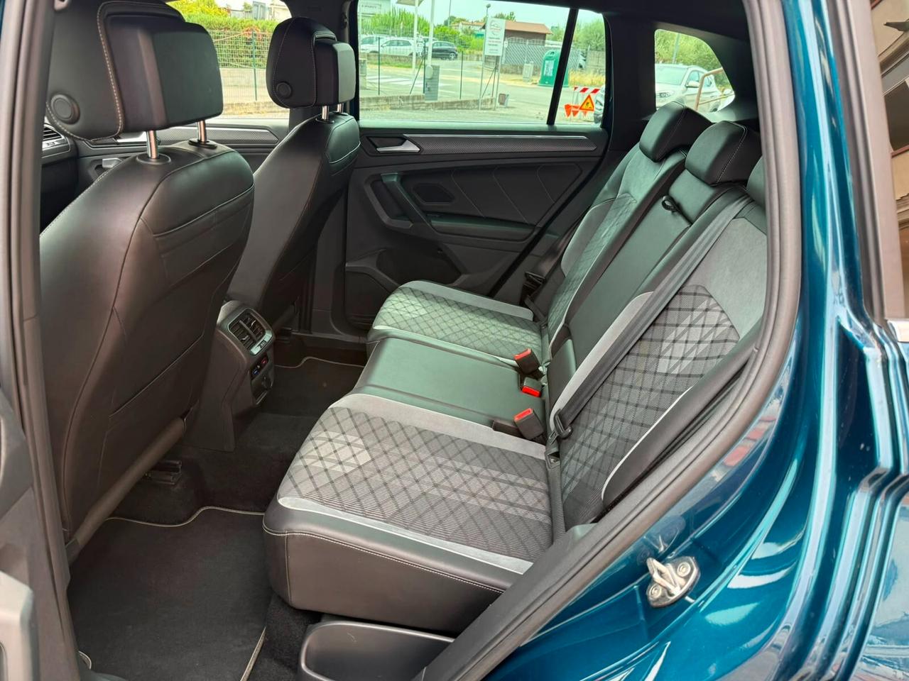 Volkswagen Tiguan 2.0 TDI 150 CV SCR DSG 4MOTION R-Line