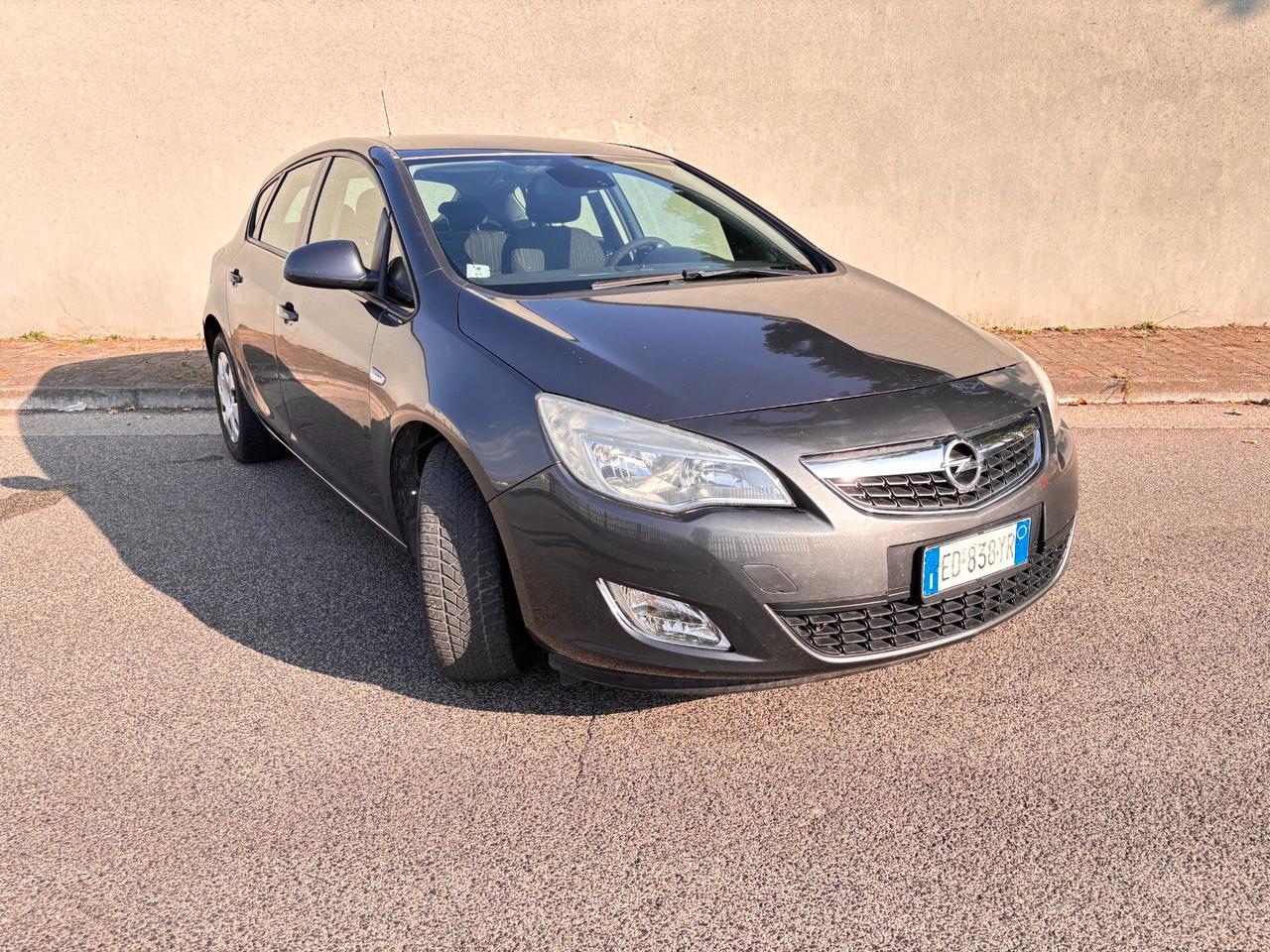 Opel Astra 1.4 100CV 5 porte Cosmo