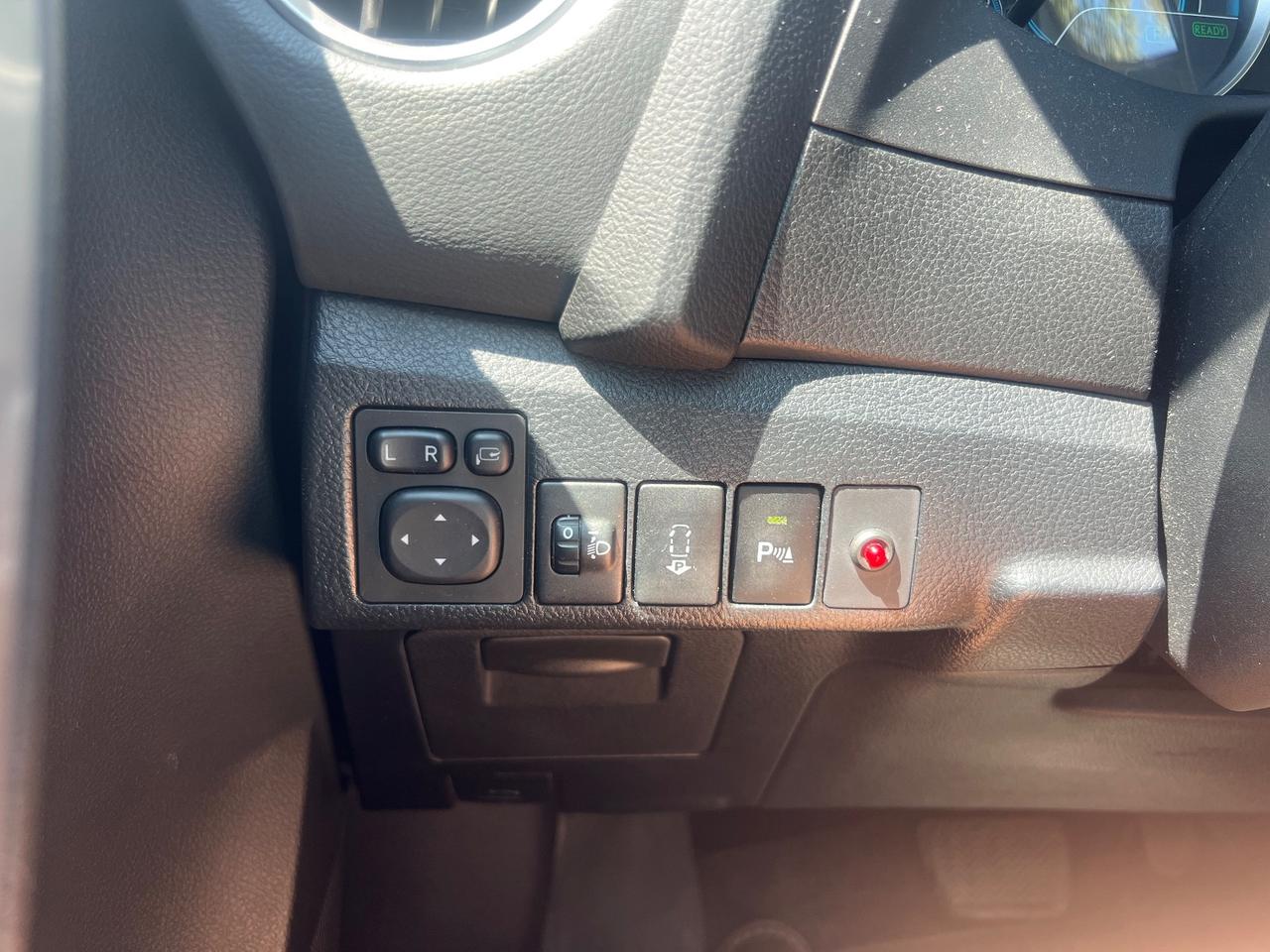 Toyota Auris 1.8 Hybrid Lounge
