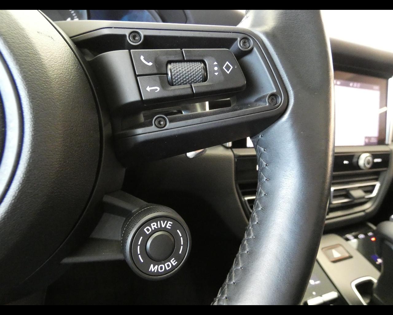 PORSCHE Macan - 2.0 T