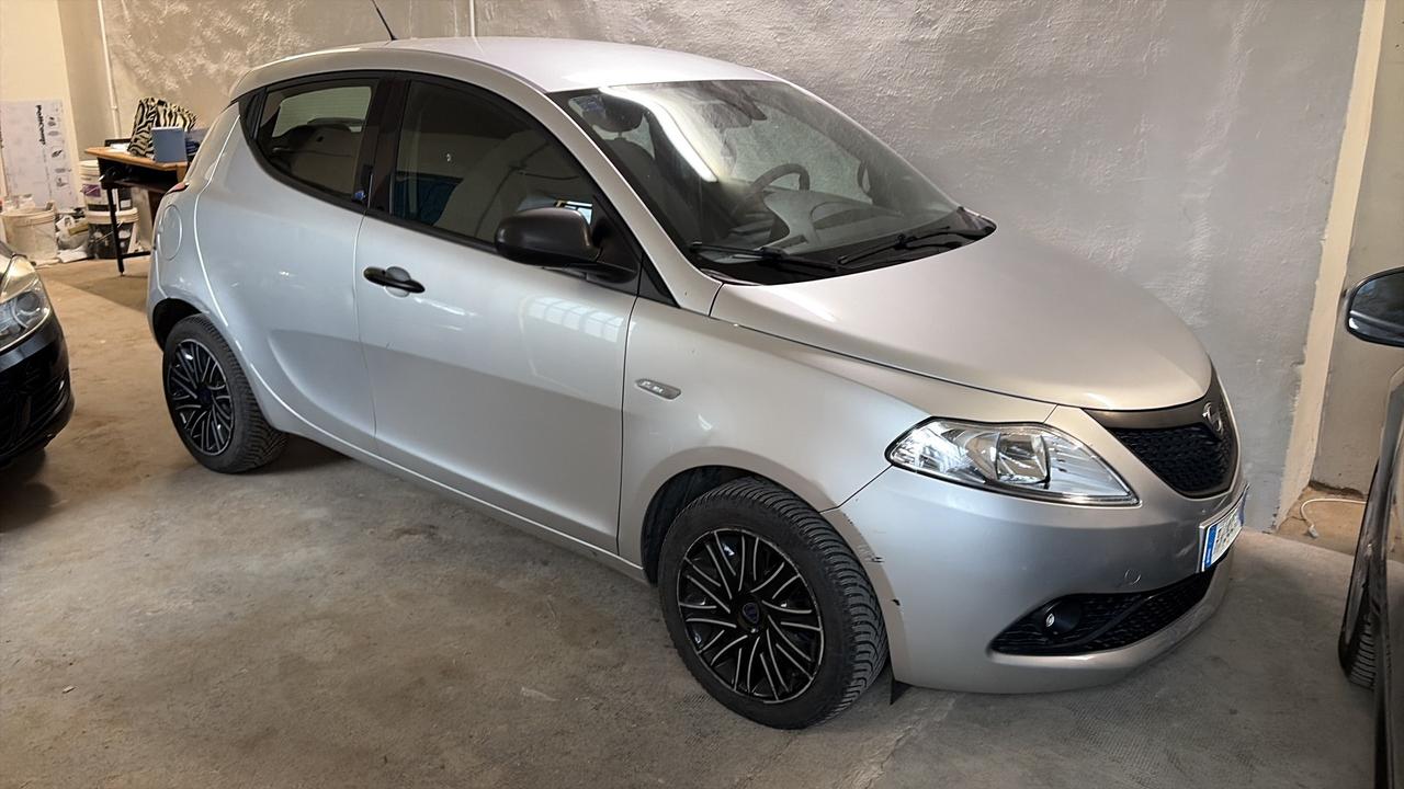 Lancia Ypsilon 1.2 69 CV 5 porte GPL Ecochic Gold