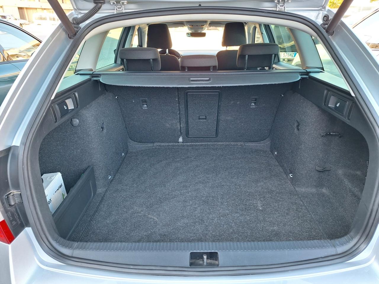 Skoda Octavia 1.6 TDI SCR 115 CV sw UNICO PROPRIETARIO IVA ESPOSTA X NEOPATENTATI