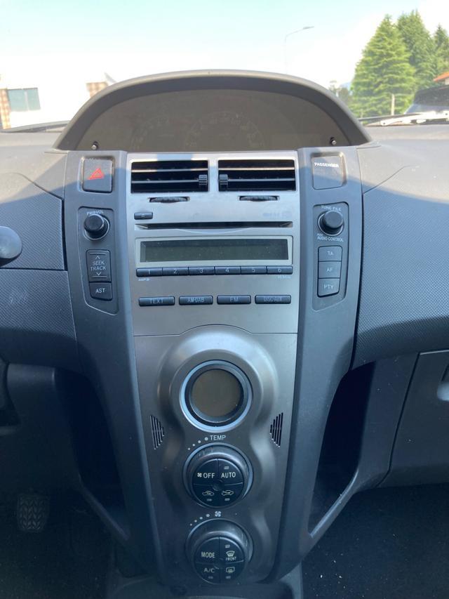 TOYOTA Yaris 1.3 5 porte Sol