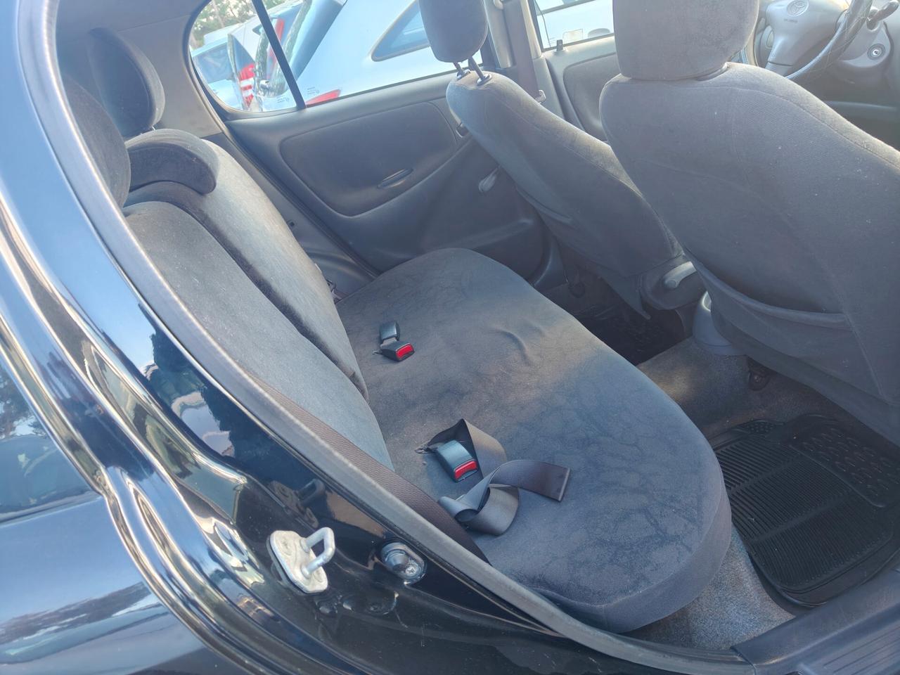 Toyota Yaris 1.0i 16V cat 5 porte