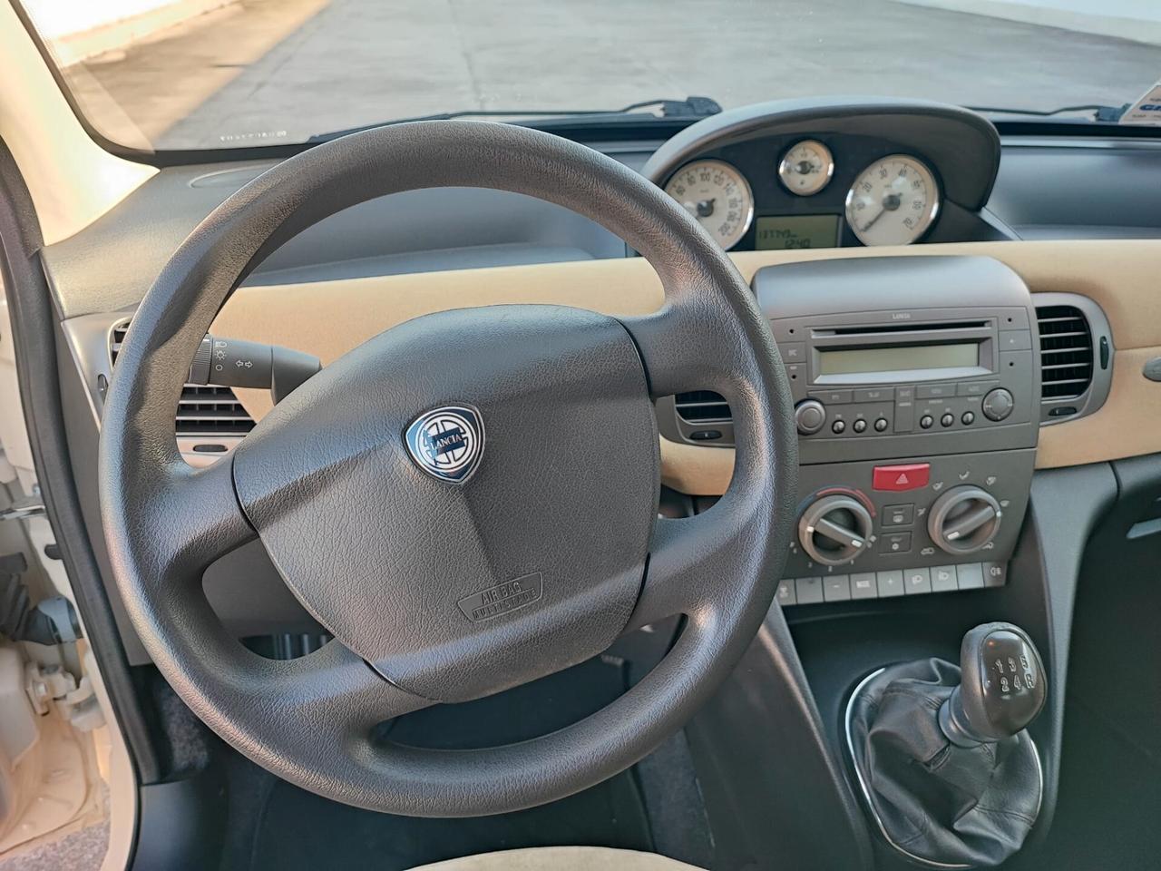 Lancia Ypsilon 1.2 16V Oro