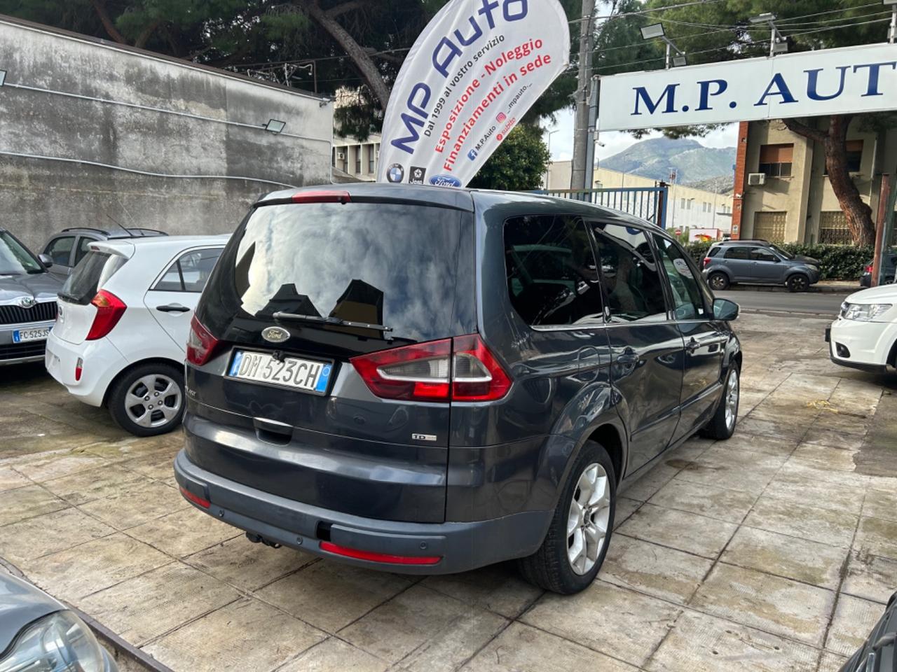 Ford Galaxy 2.0 TDCi 140 CV Ghia DPF