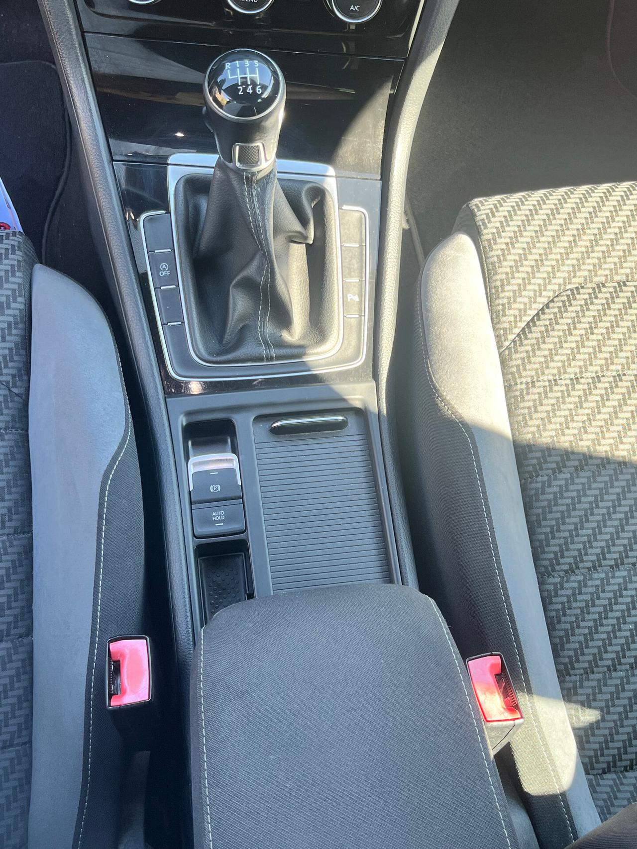 Volkswagen Golf 1.0 TSI 115 CV 5p. R-Line - 45.000 km.