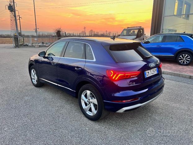 AUDI Q3 35 TDI S tronic Business Advanced