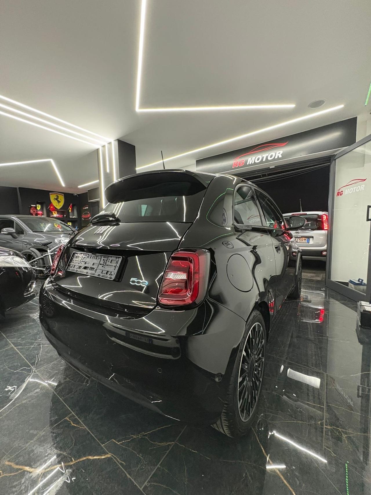 Fiat 500 500e Berlina 42 kWh La Prima