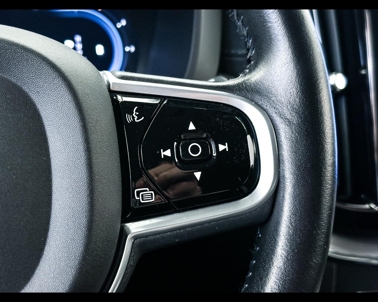 VOLVO XC60 (2017--->) - XC60 B4 (d) AWD Geartronic Inscription